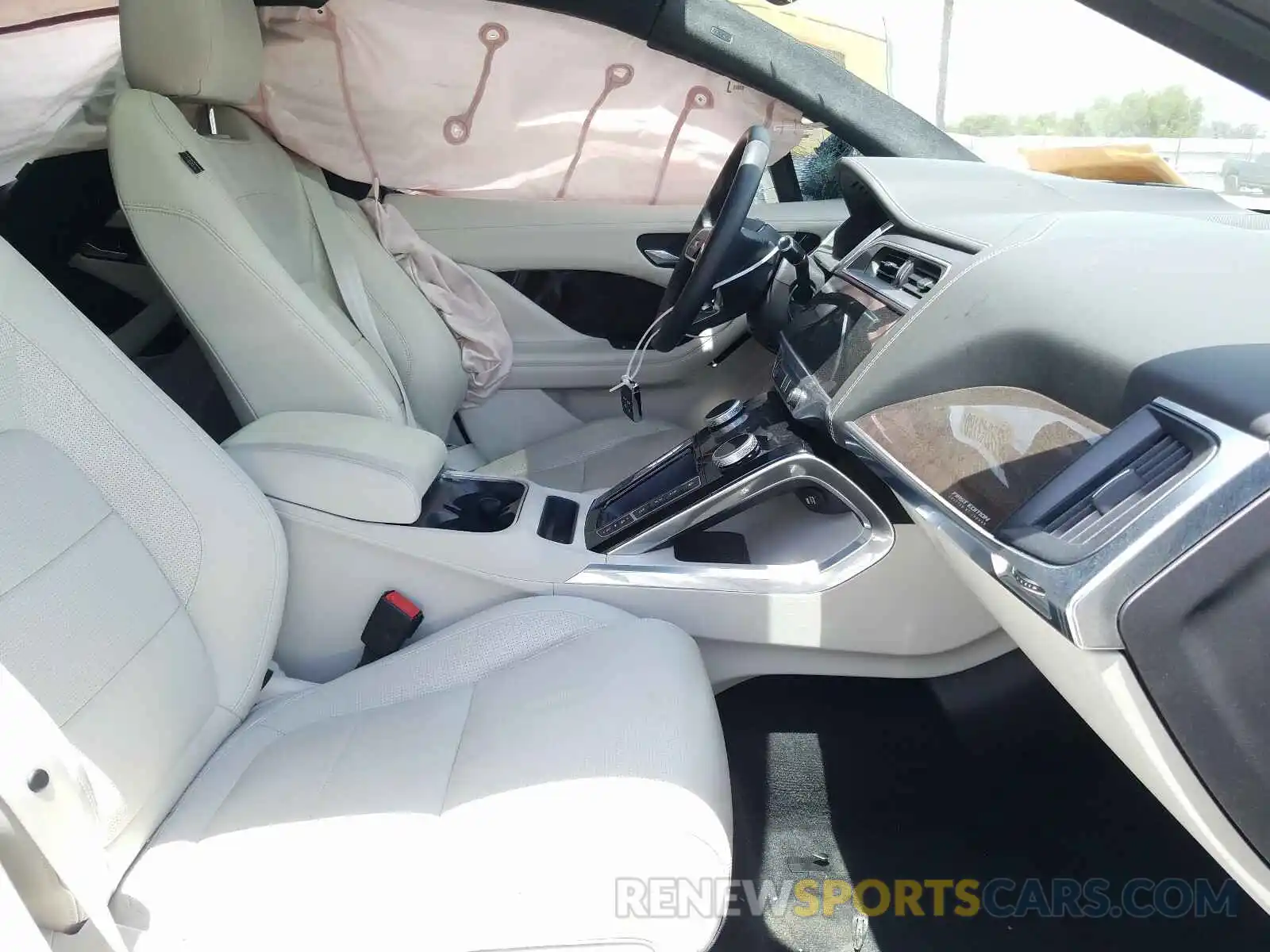 5 Photograph of a damaged car SADHD2S13K1F72449 JAGUAR I-PACE FIR 2019