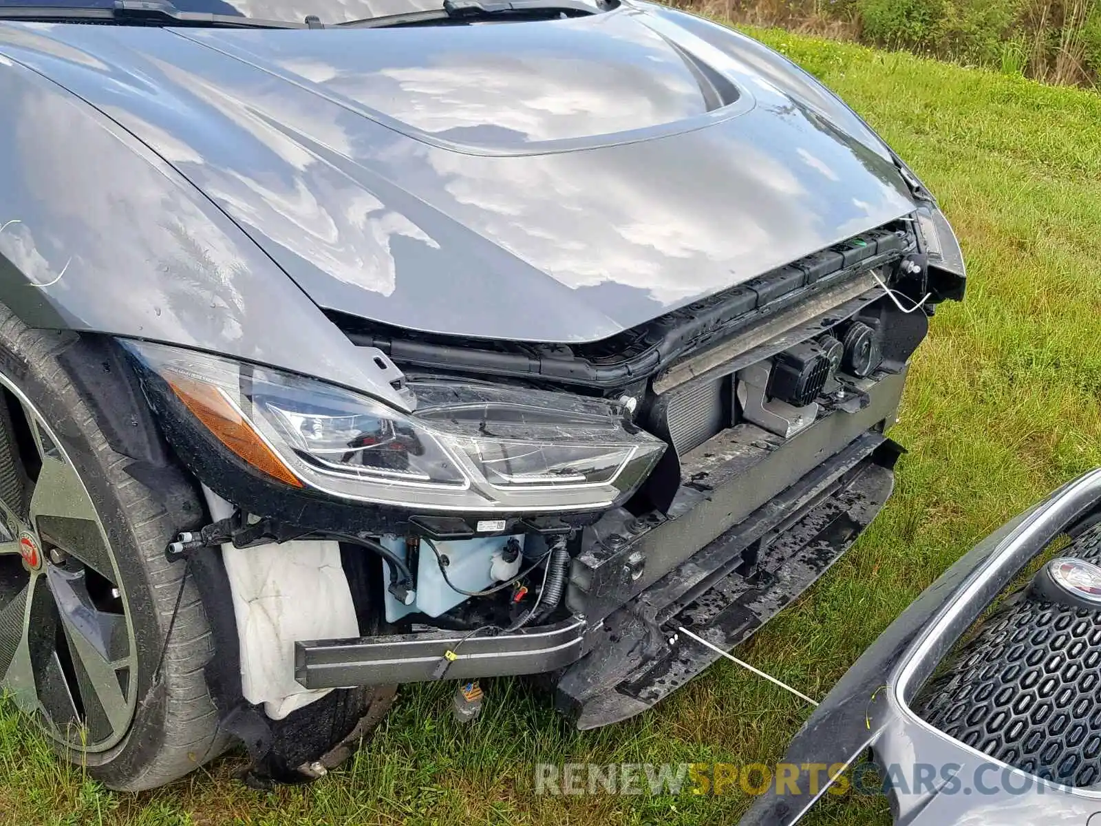 9 Photograph of a damaged car SADHD2S1XK1F61884 JAGUAR I-PACE FIR 2019