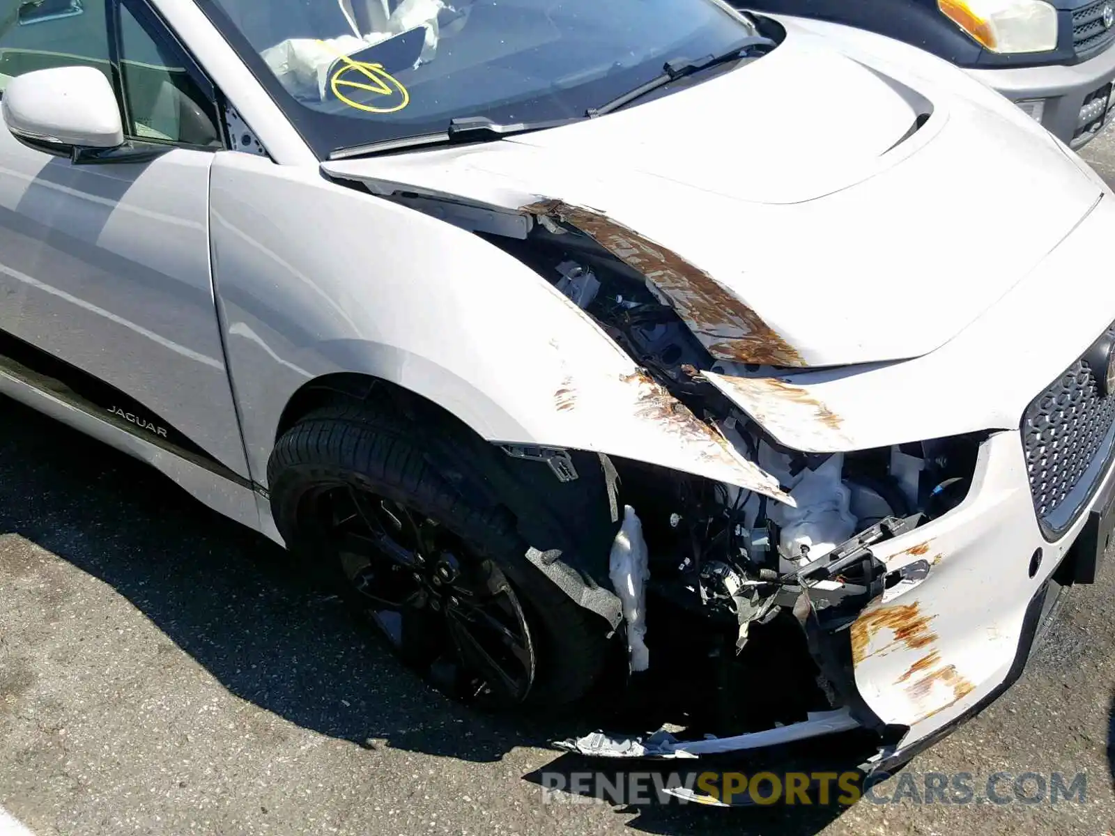 9 Photograph of a damaged car SADHC2S14K1F71362 JAGUAR I-PACE SE 2019