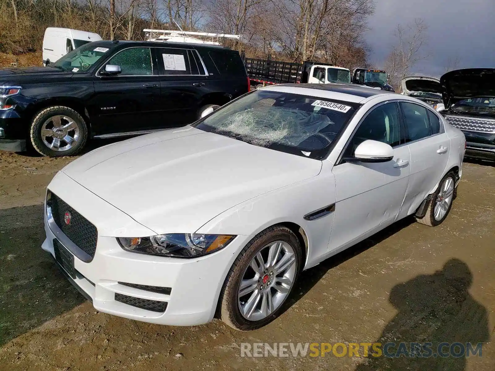 2 Фотография поврежденного автомобиля SAJAD4FX3KCP53450 JAGUAR XE 2019