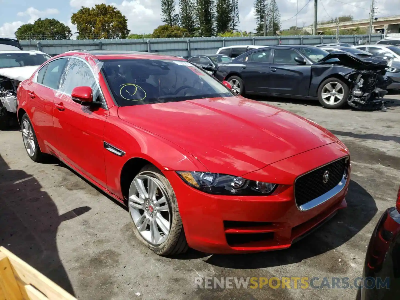 1 Фотография поврежденного автомобиля SAJAD4FX6KCP53572 JAGUAR XE 2019