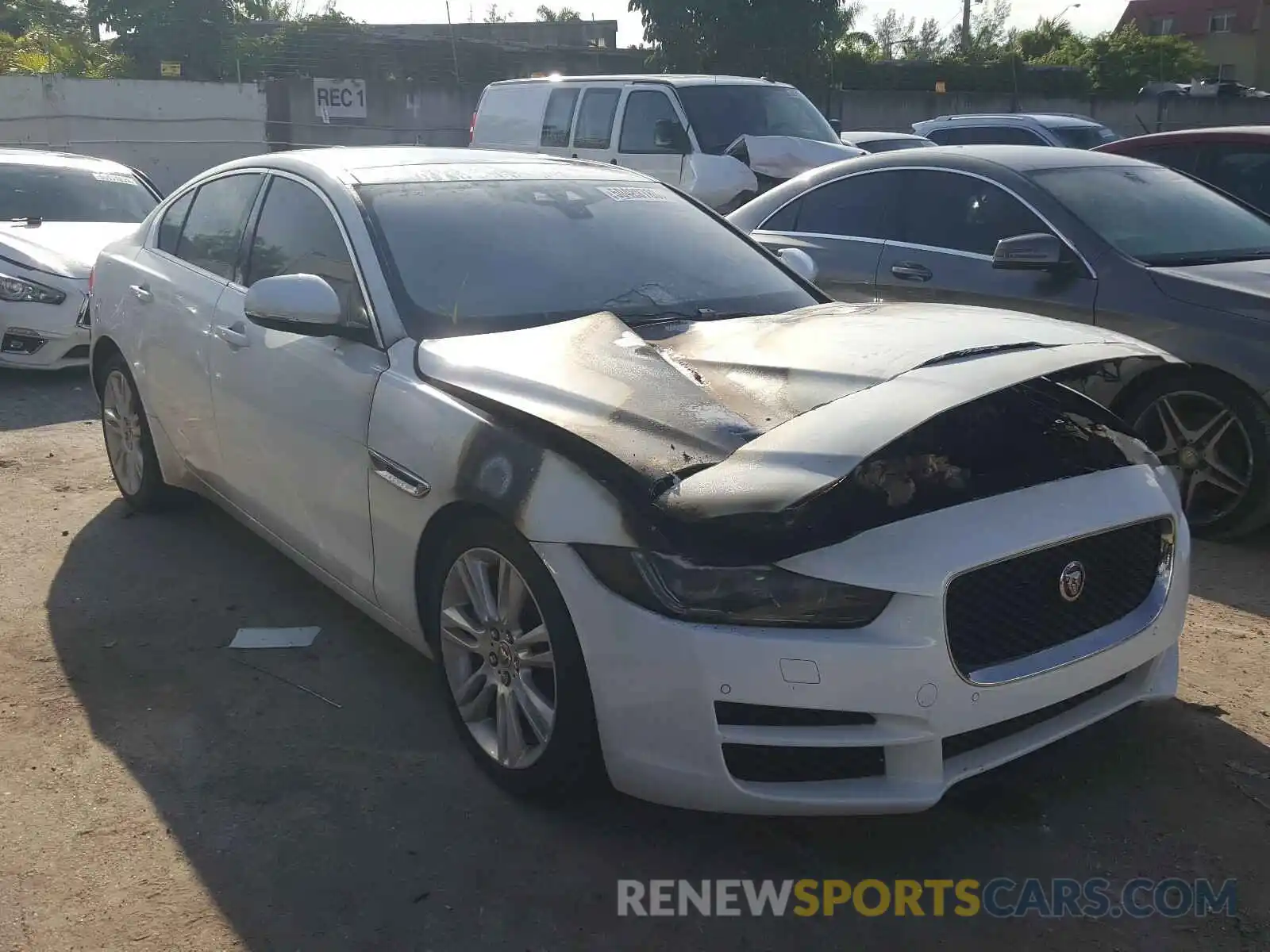 1 Photograph of a damaged car SAJAD4FX9KCP48964 JAGUAR XE 2019