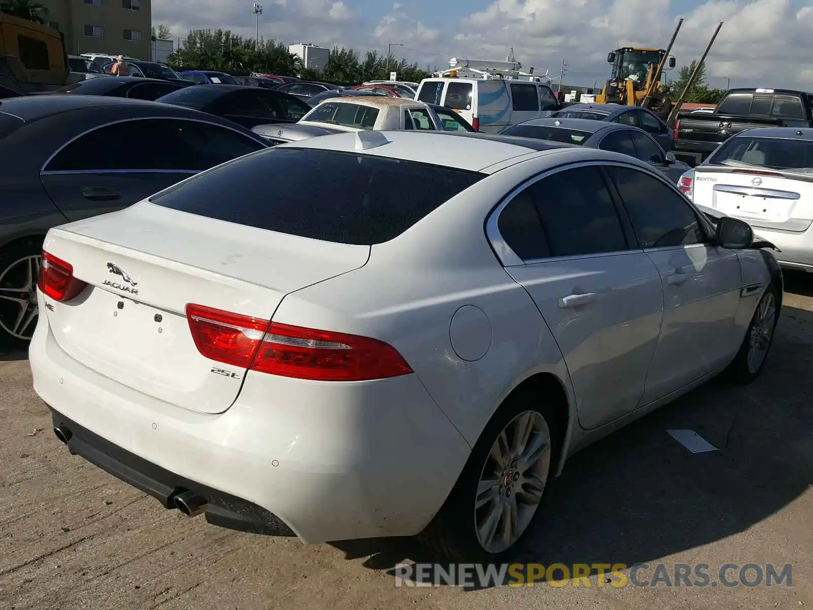 4 Фотография поврежденного автомобиля SAJAD4FX9KCP48964 JAGUAR XE 2019