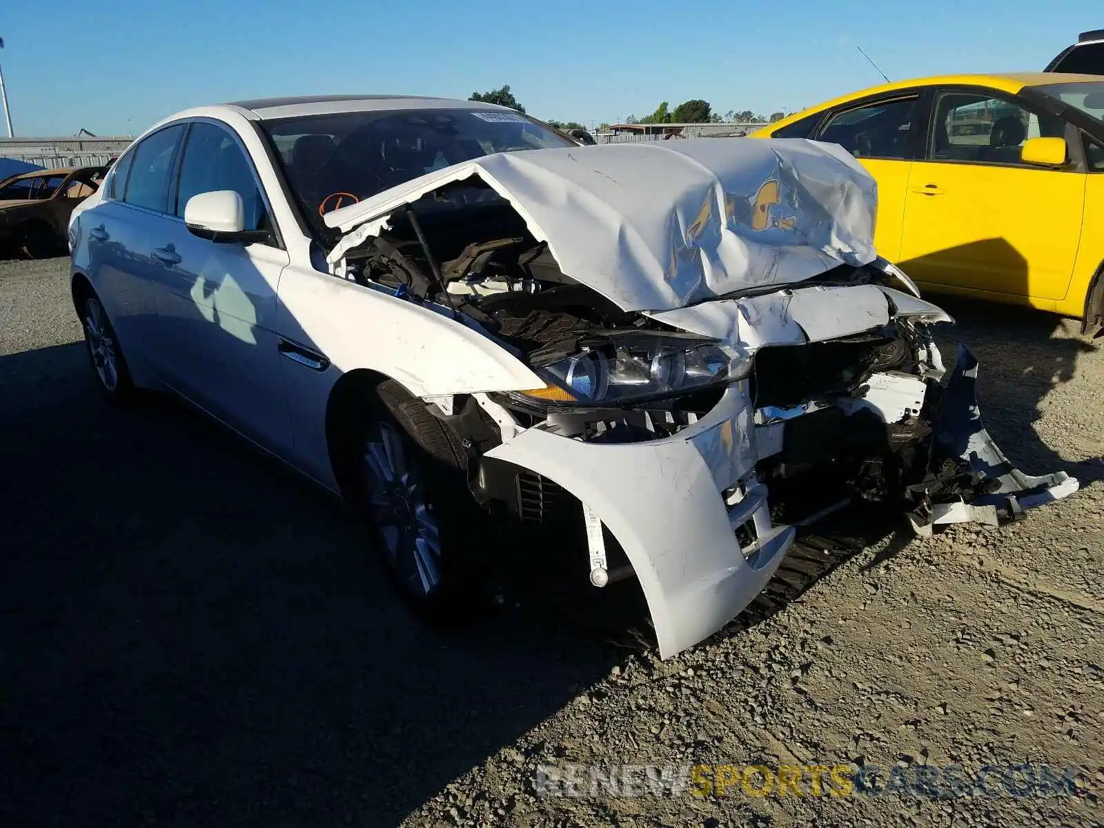 1 Фотография поврежденного автомобиля SAJAD4FX9KCP49130 JAGUAR XE 2019