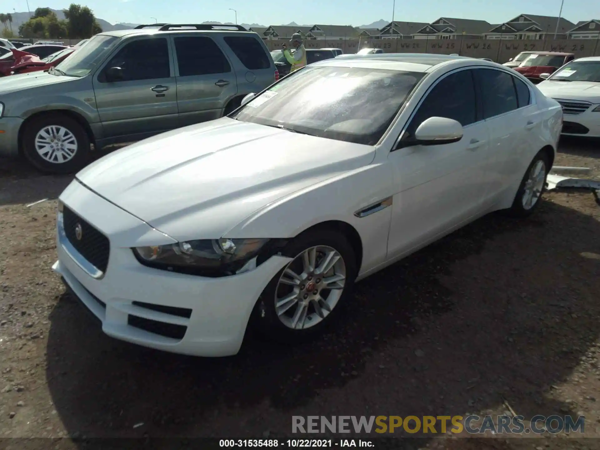 2 Фотография поврежденного автомобиля SAJAD4FX9KCP51203 JAGUAR XE 2019