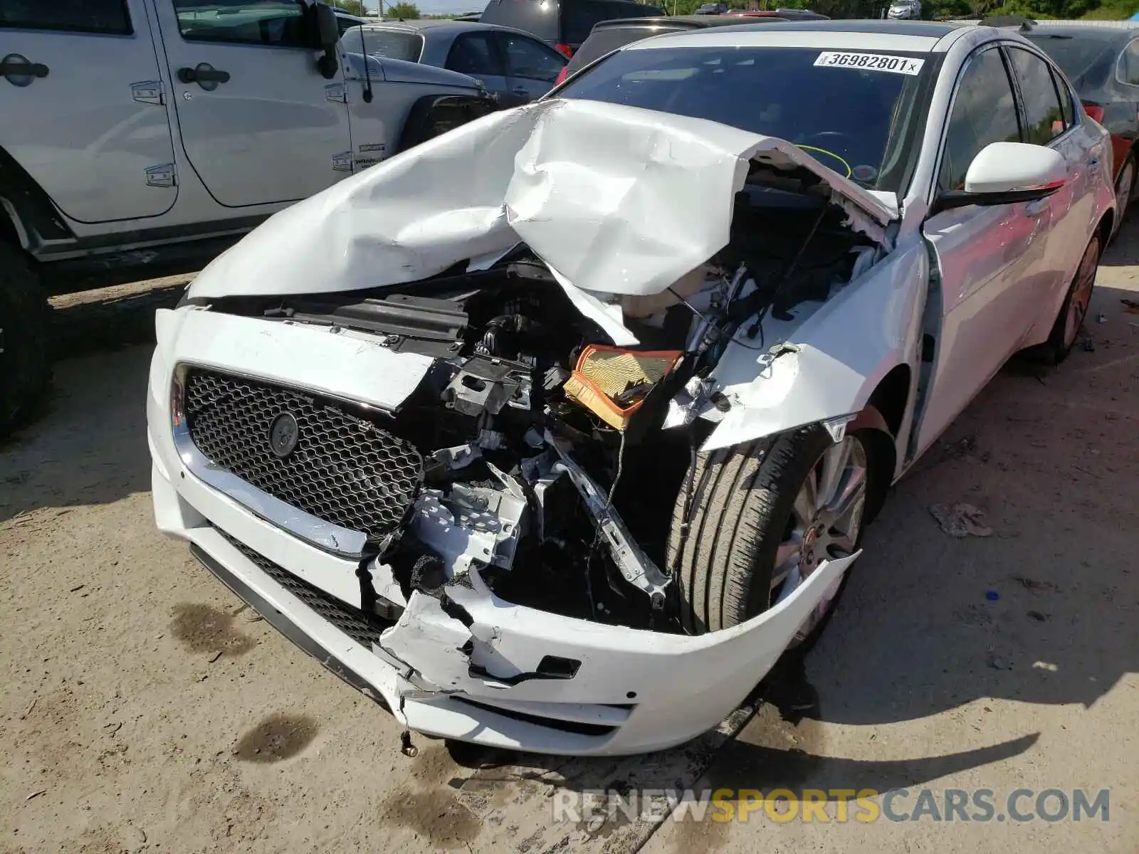 9 Фотография поврежденного автомобиля SAJAD4FXXKCP48634 JAGUAR XE 2019