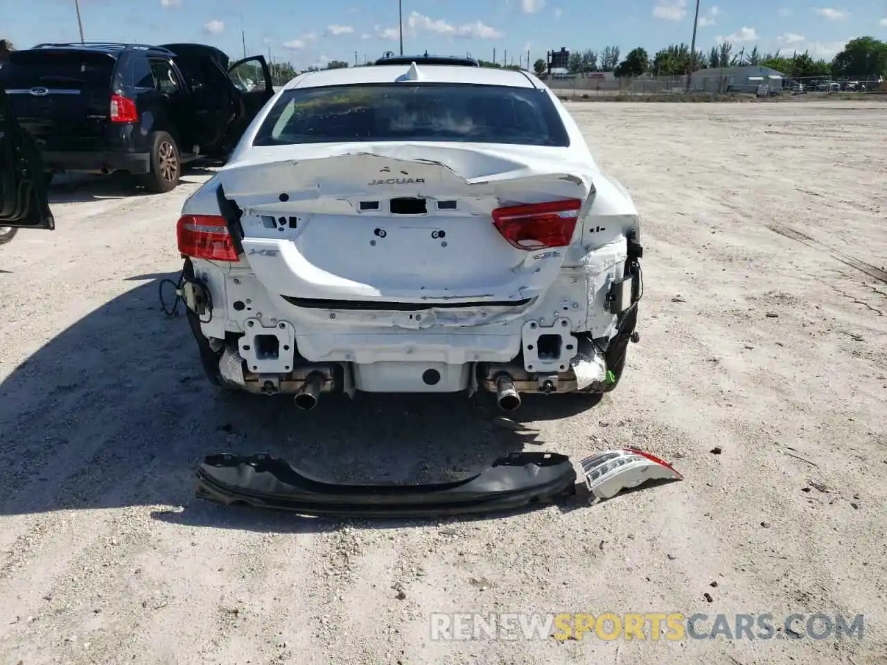 9 Photograph of a damaged car SAJAE4FX6KCP49549 JAGUAR XE 2019