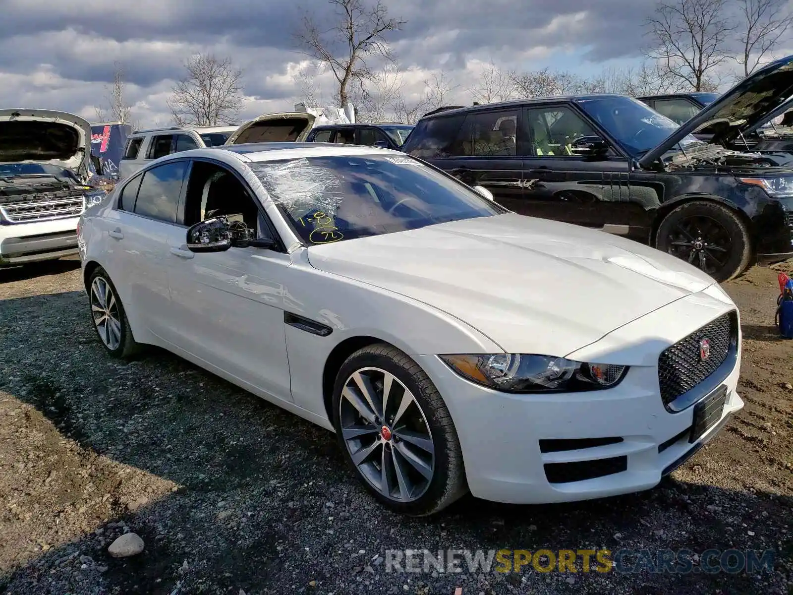 1 Фотография поврежденного автомобиля SAJAF4GXXKCP51271 JAGUAR XE 2019