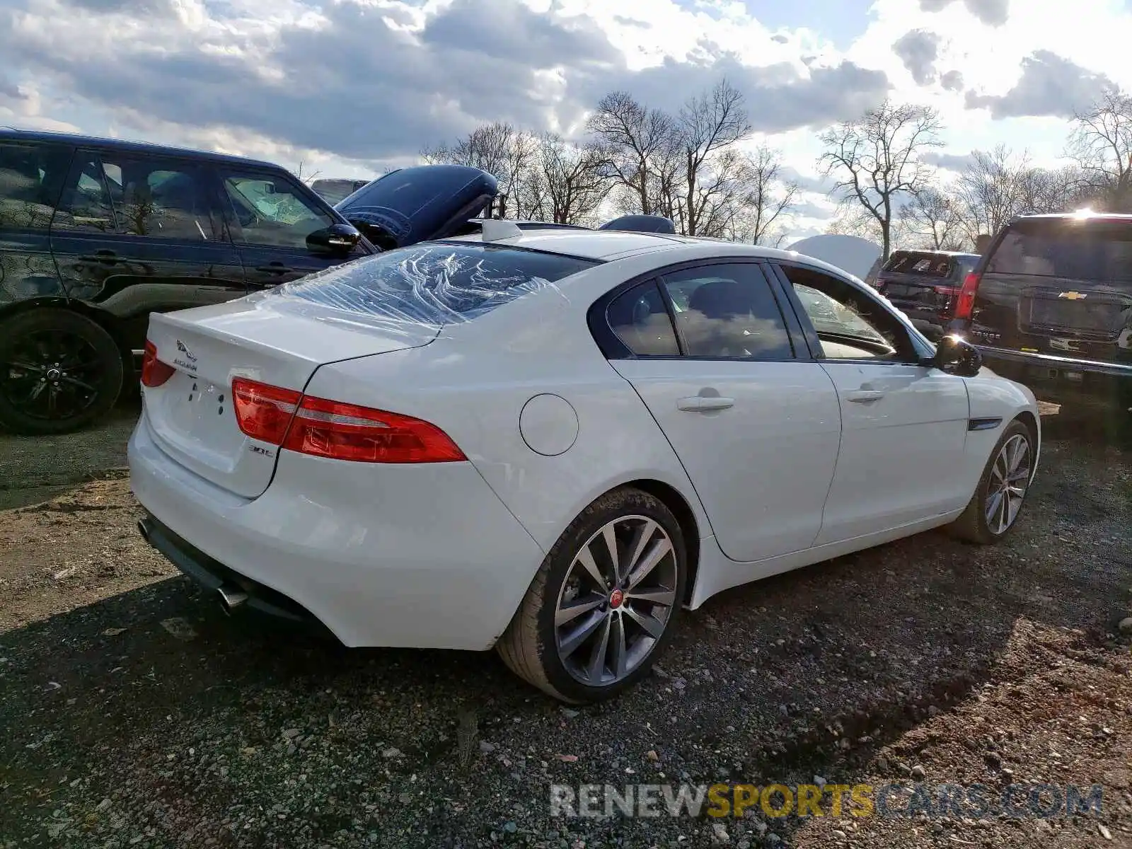 4 Фотография поврежденного автомобиля SAJAF4GXXKCP51271 JAGUAR XE 2019