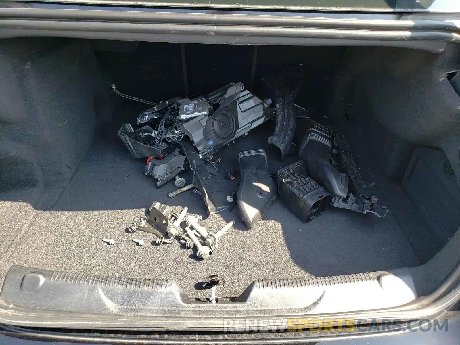 9 Photograph of a damaged car SAJAG4FV6KCP49169 JAGUAR XE 2019