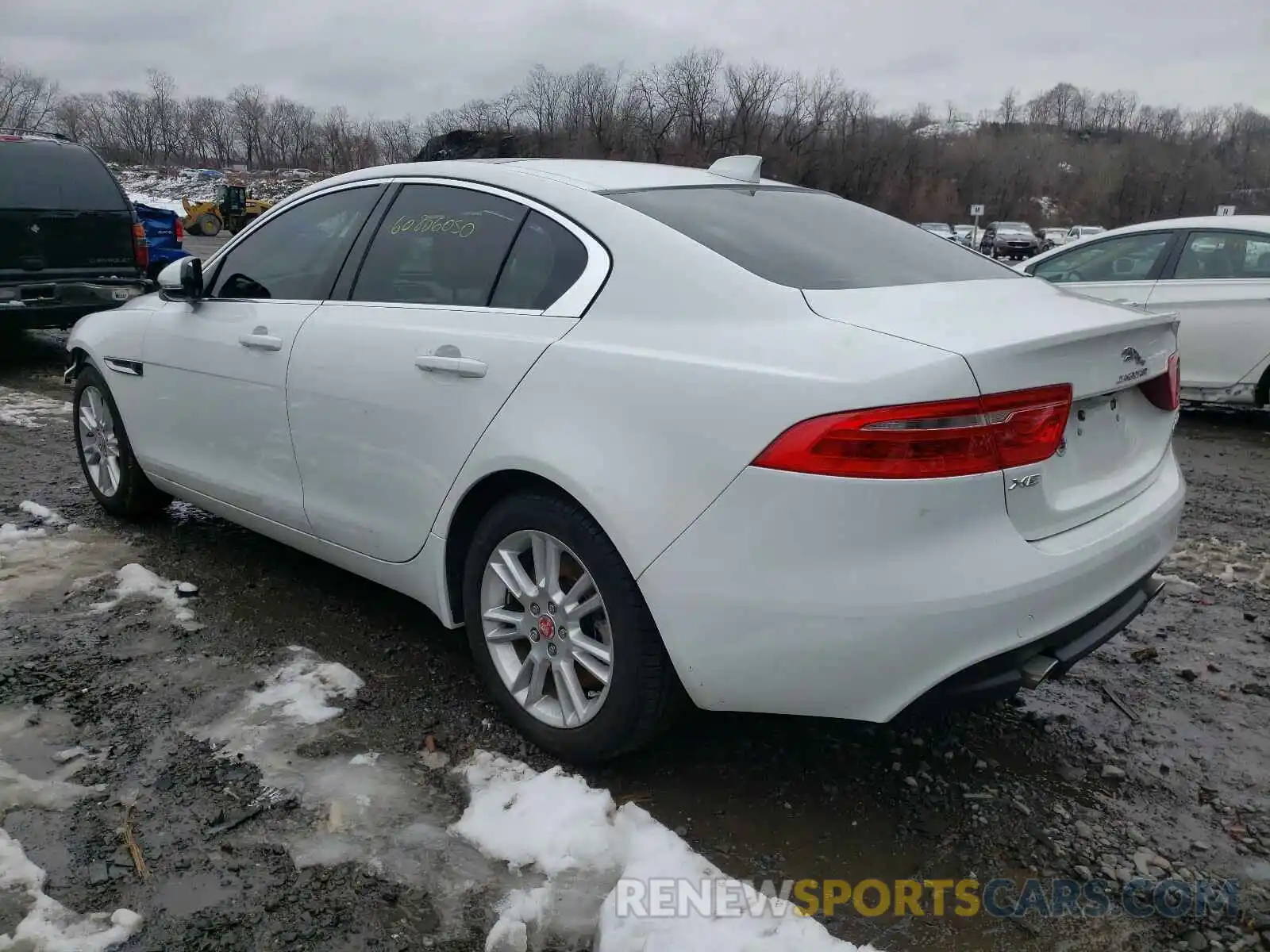 3 Фотография поврежденного автомобиля SAJAJ4FX3KCP51268 JAGUAR XE 2019