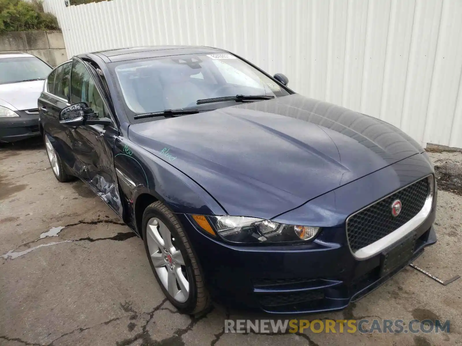 1 Фотография поврежденного автомобиля SAJAJ4GX9KCP43979 JAGUAR XE 2019