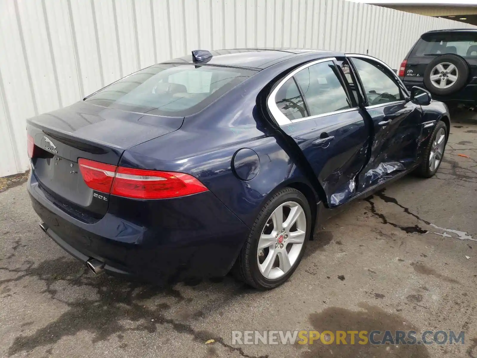 4 Фотография поврежденного автомобиля SAJAJ4GX9KCP43979 JAGUAR XE 2019