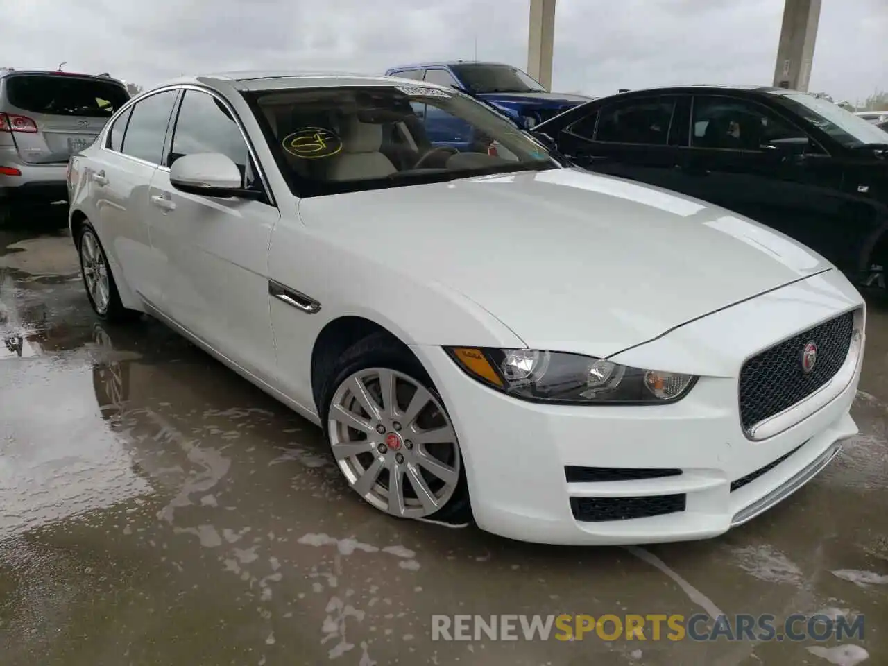 1 Фотография поврежденного автомобиля SAJAR4FX0KCP48269 JAGUAR XE 2019