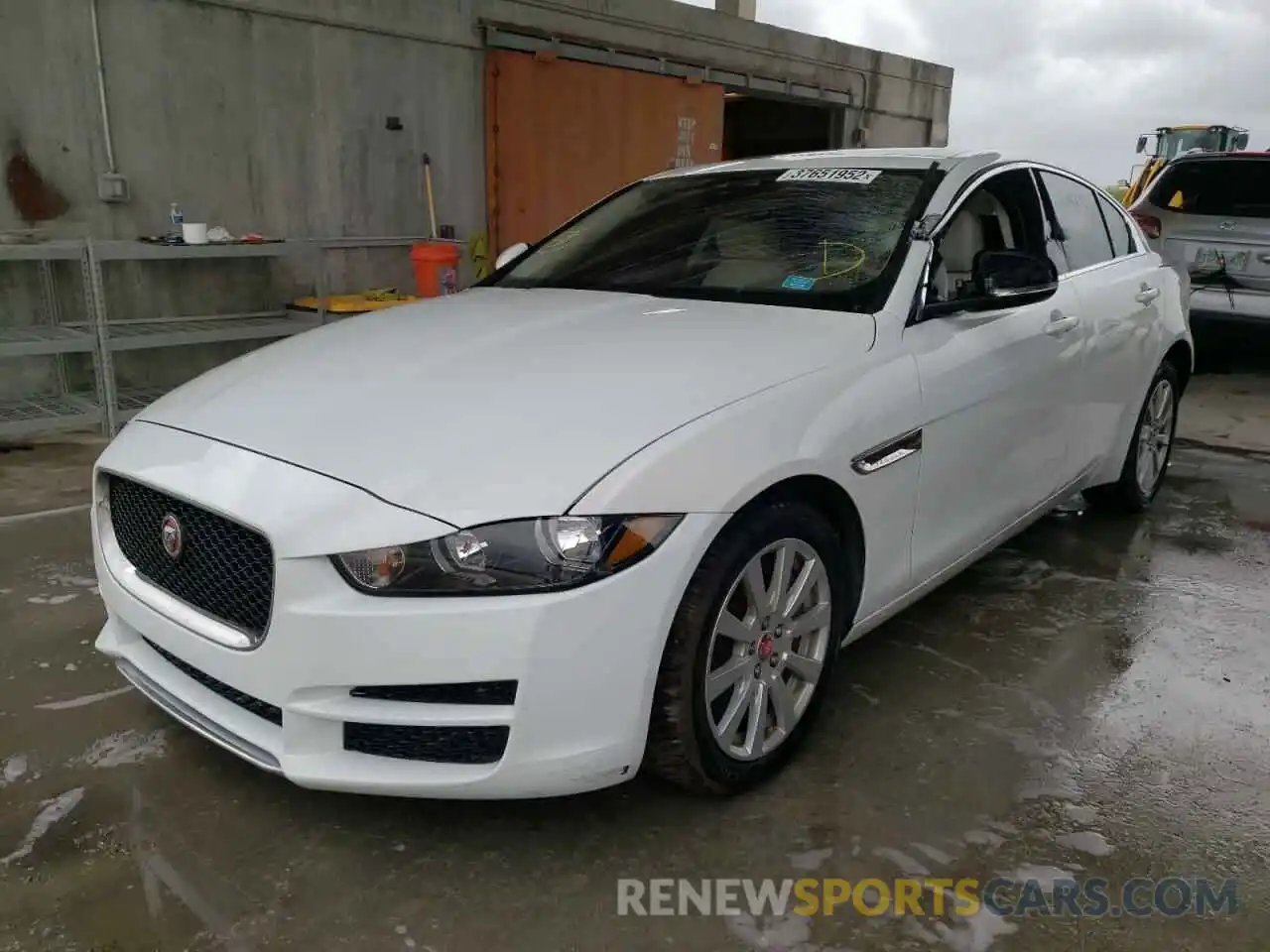 2 Фотография поврежденного автомобиля SAJAR4FX0KCP48269 JAGUAR XE 2019