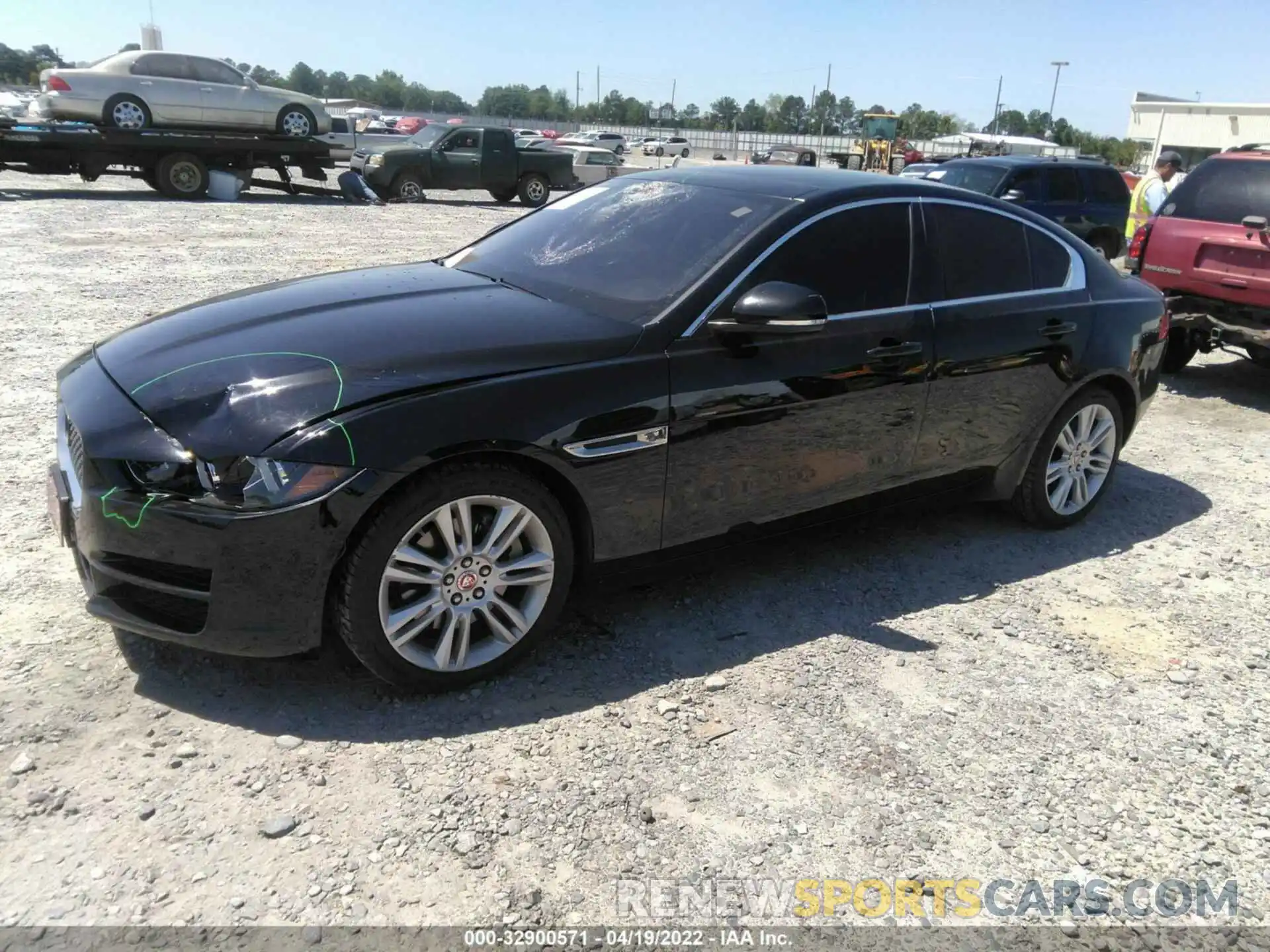 2 Фотография поврежденного автомобиля SAJAR4FX1KCP52685 JAGUAR XE 2019