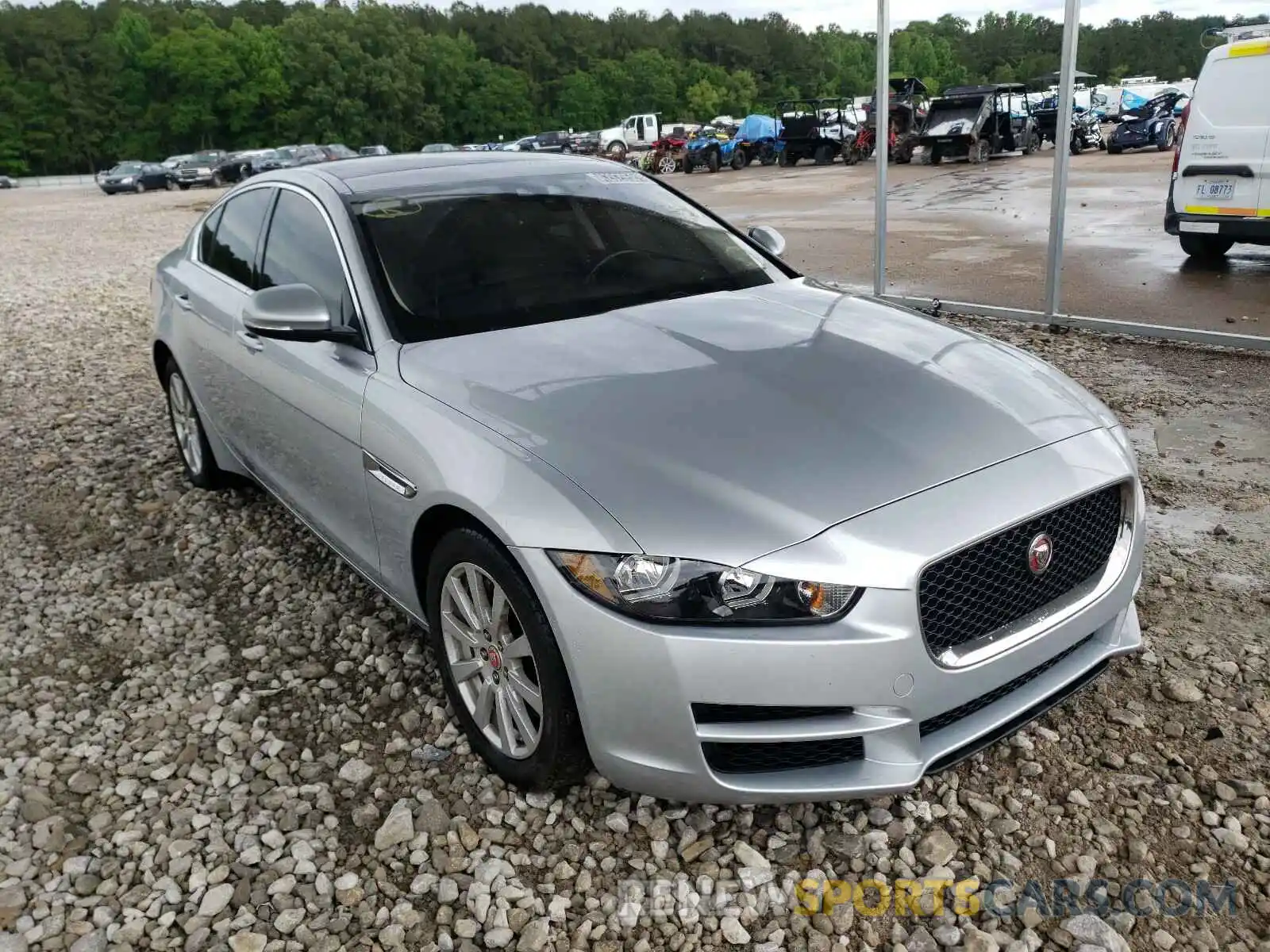 1 Фотография поврежденного автомобиля SAJAR4FX2KCP48354 JAGUAR XE 2019