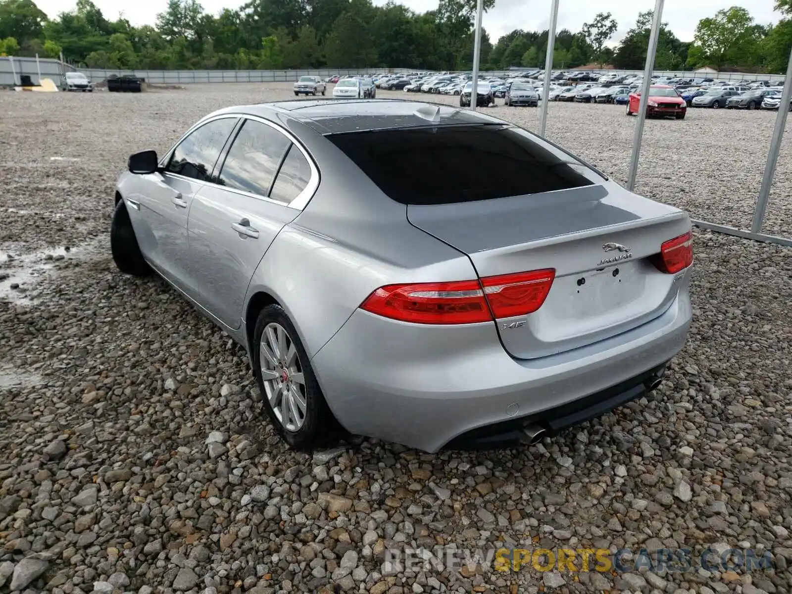 3 Фотография поврежденного автомобиля SAJAR4FX2KCP48354 JAGUAR XE 2019