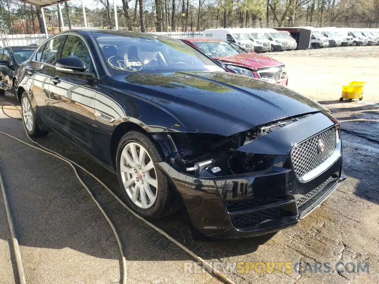 1 Фотография поврежденного автомобиля SAJAR4FX2KCP48421 JAGUAR XE 2019