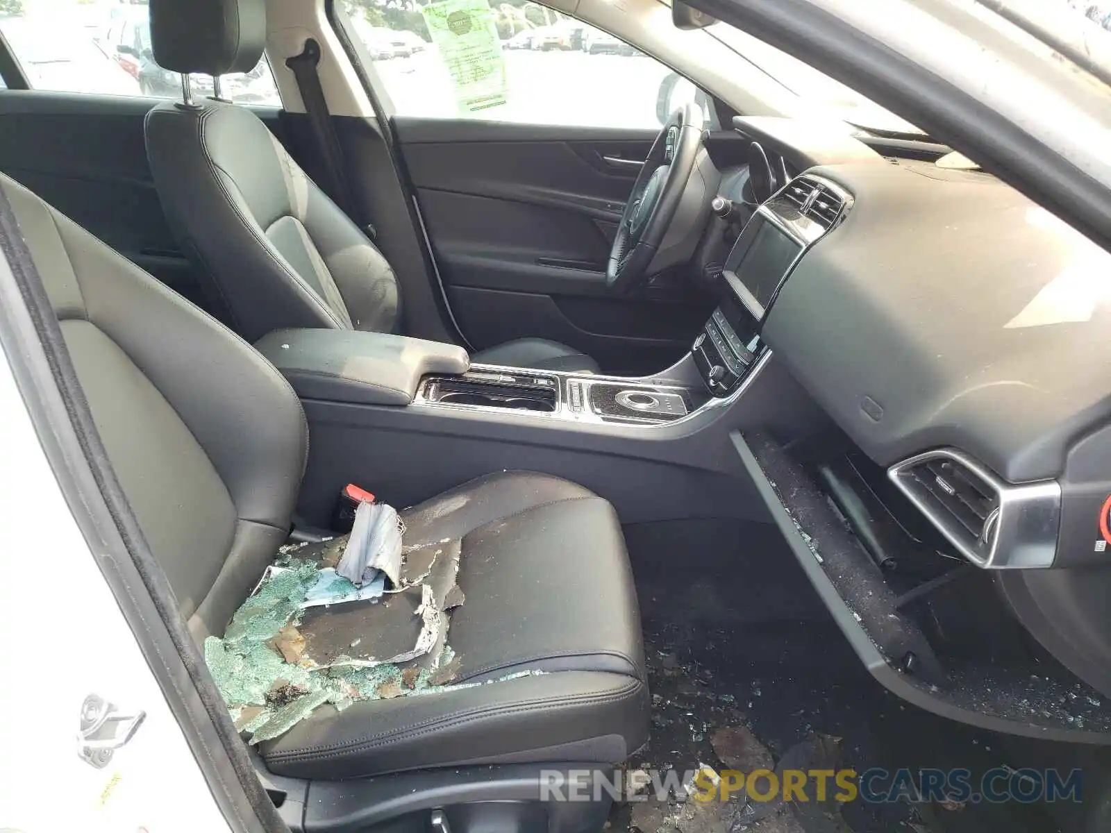 5 Photograph of a damaged car SAJAR4FX2KCP51707 JAGUAR XE 2019