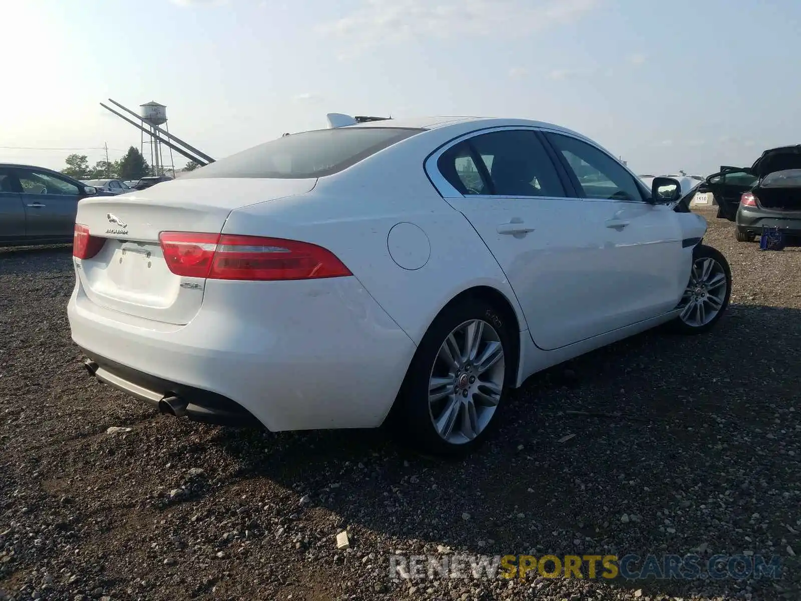 4 Фотография поврежденного автомобиля SAJAR4FX3KCP51750 JAGUAR XE 2019