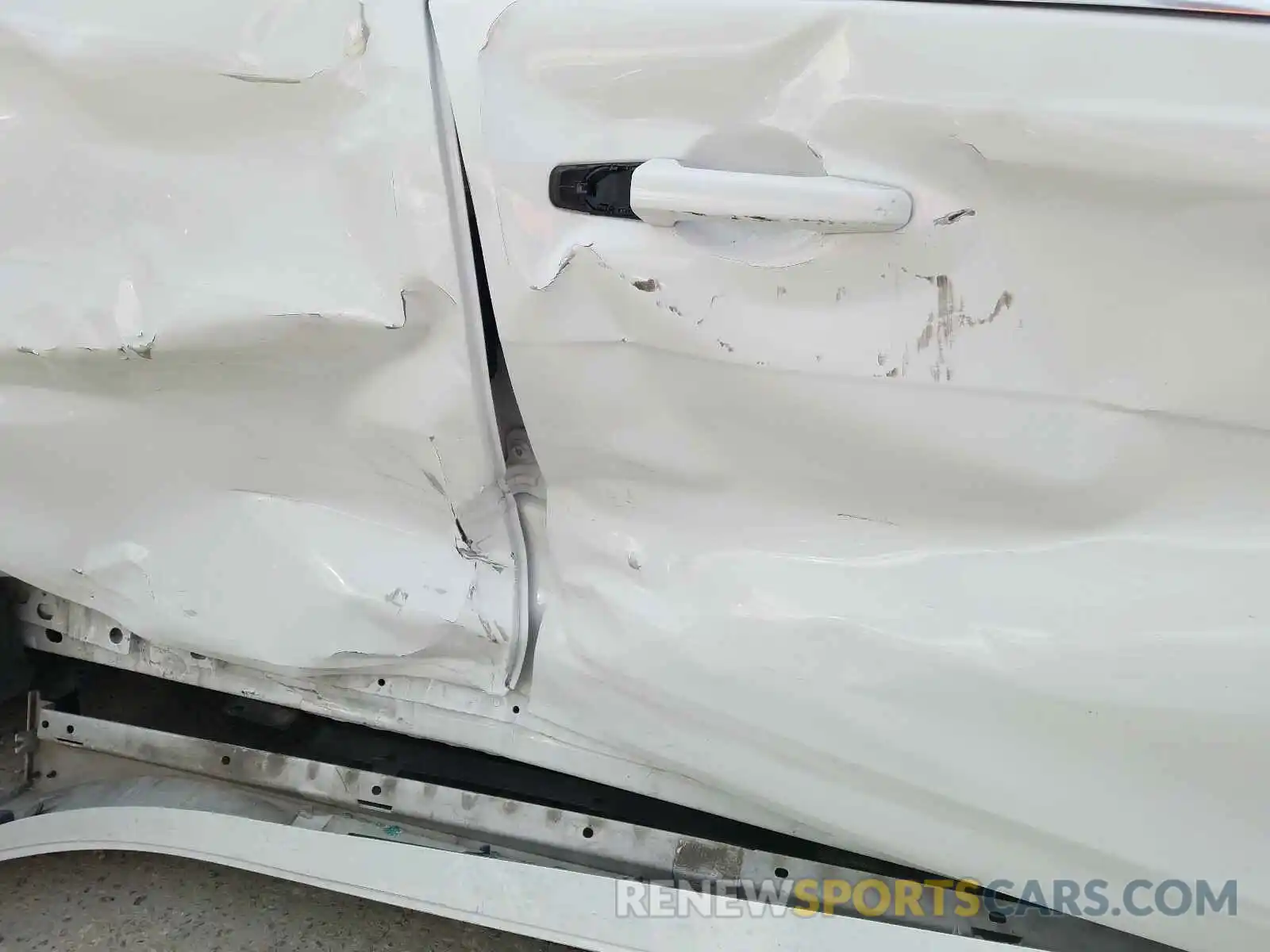 9 Photograph of a damaged car SAJAR4FX6KCP49913 JAGUAR XE 2019