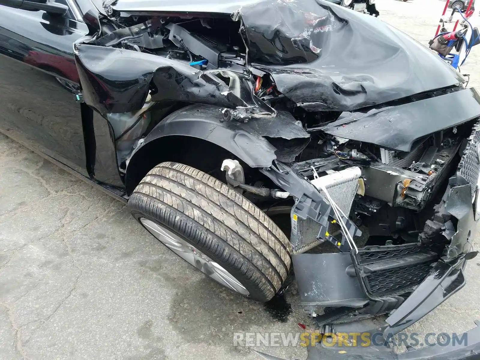 9 Photograph of a damaged car SAJAR4FX6KCP52472 JAGUAR XE 2019