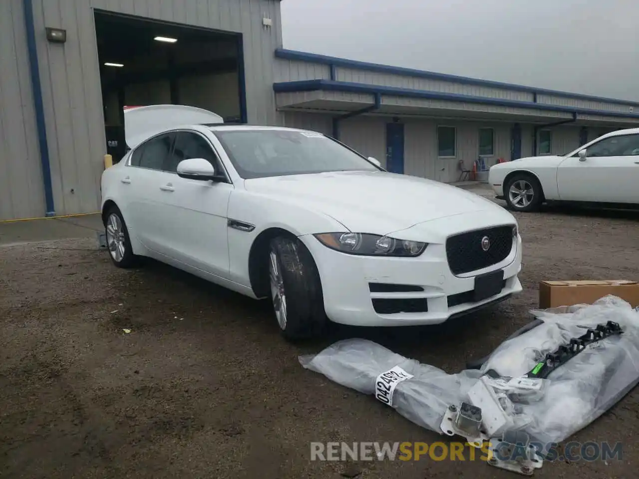 1 Фотография поврежденного автомобиля SAJAR4FX7KCP52061 JAGUAR XE 2019