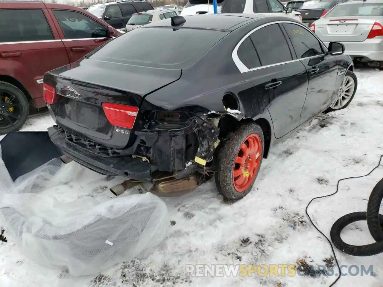 4 Фотография поврежденного автомобиля SAJAR4FX9KCP52546 JAGUAR XE 2019