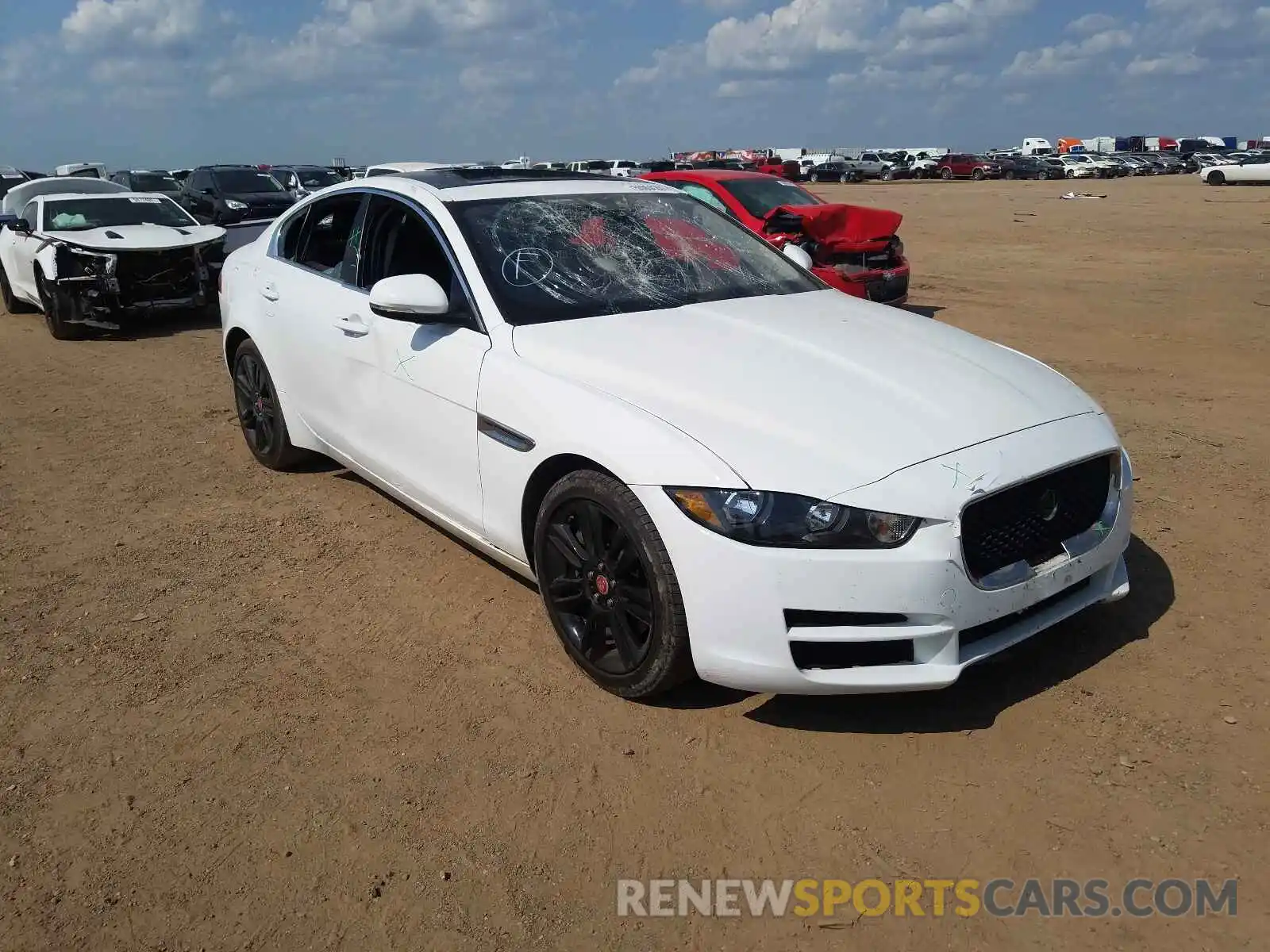 1 Фотография поврежденного автомобиля SAJAR4FXXKCP51793 JAGUAR XE 2019