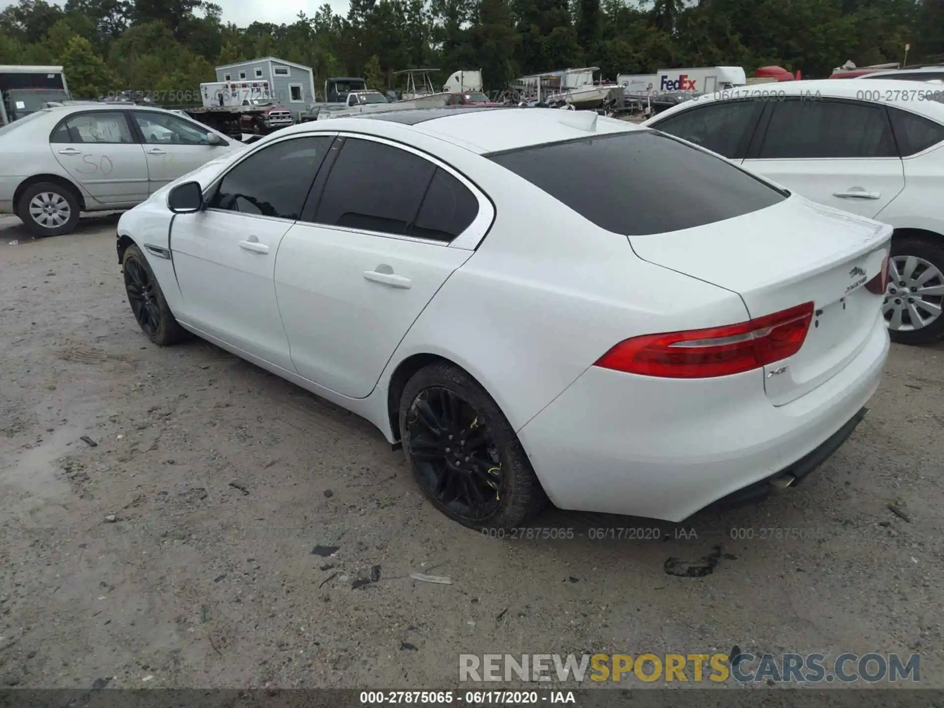 3 Фотография поврежденного автомобиля SAJAS4FXXKCP52088 JAGUAR XE 2019