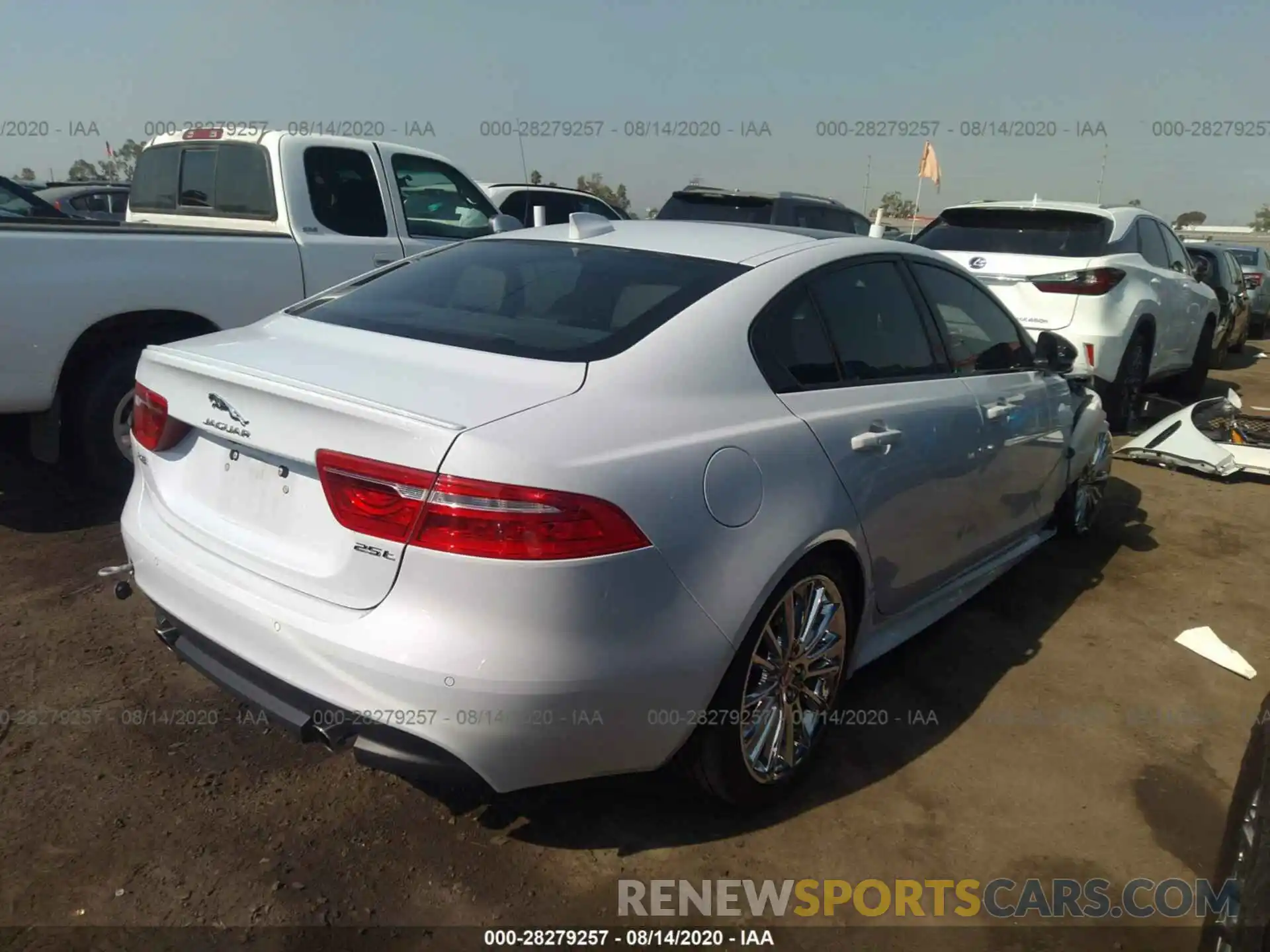 4 Фотография поврежденного автомобиля SAJAT4FX5KCP44025 JAGUAR XE 2019