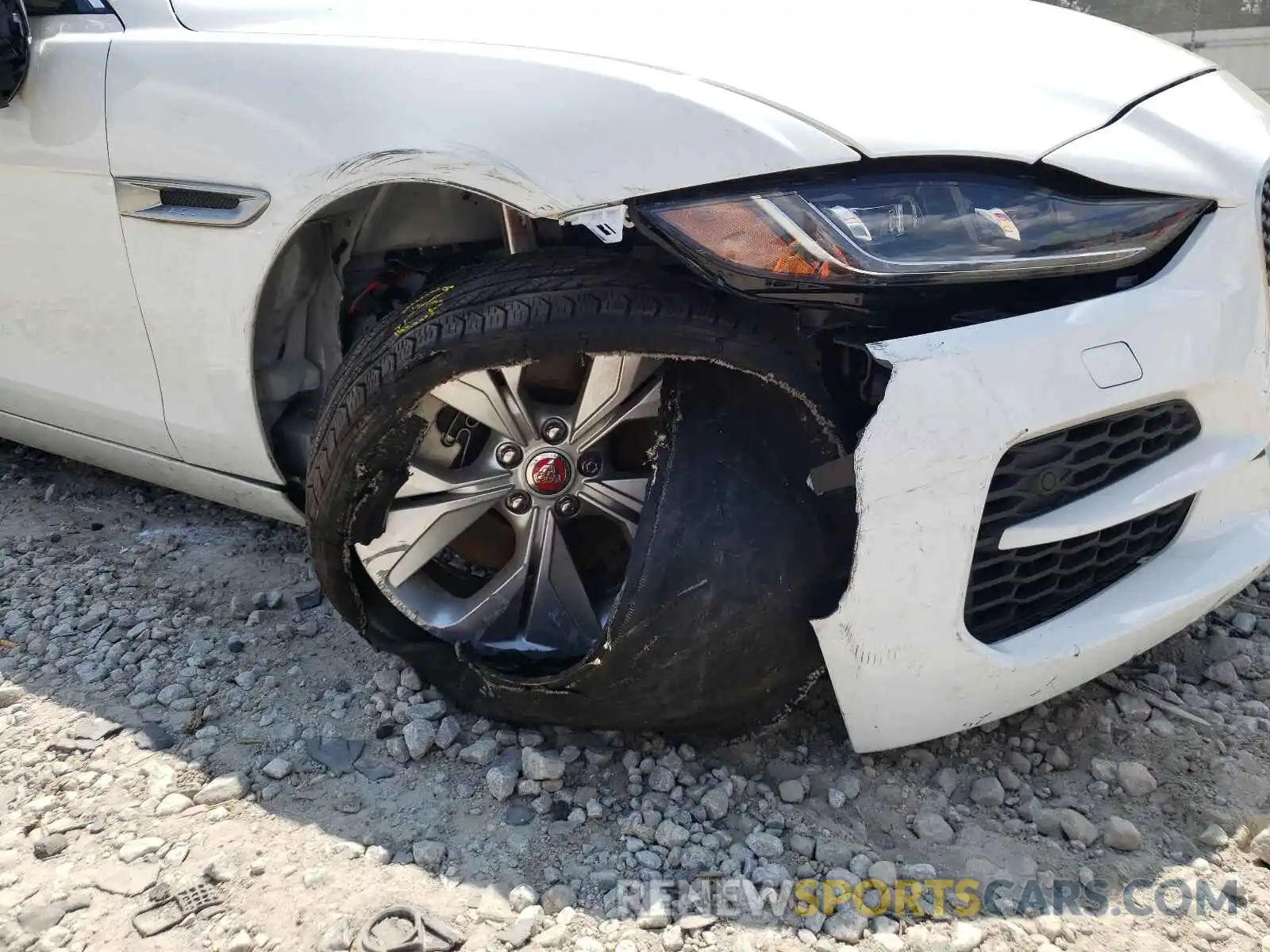 9 Photograph of a damaged car SAJAE4FX0LCP65053 JAGUAR XE 2020