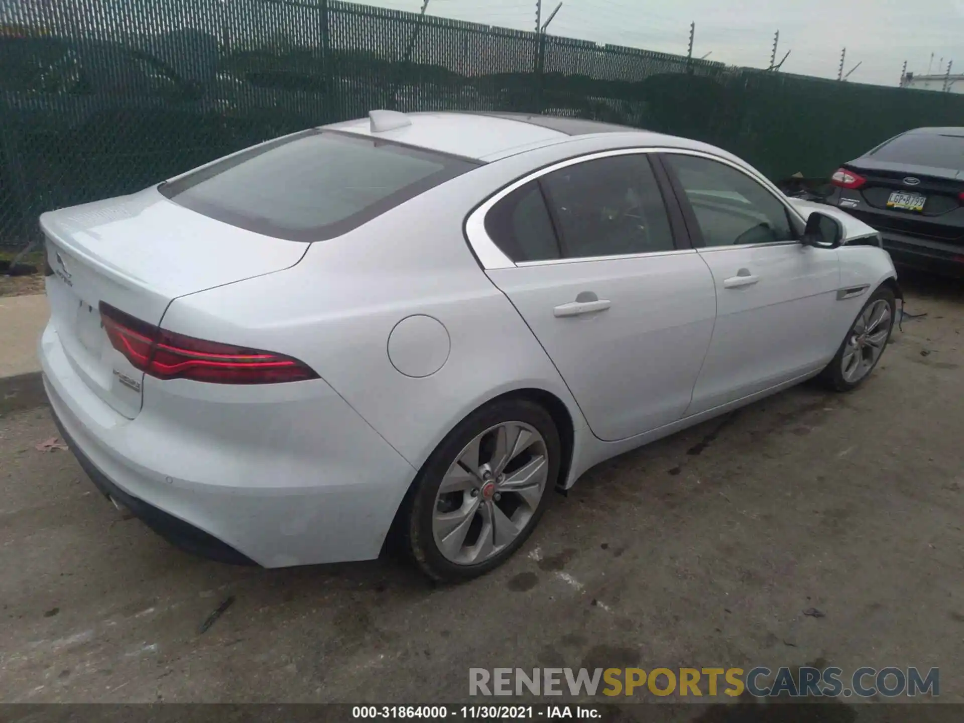 4 Фотография поврежденного автомобиля SAJAJ4FX1LCP55658 JAGUAR XE 2020