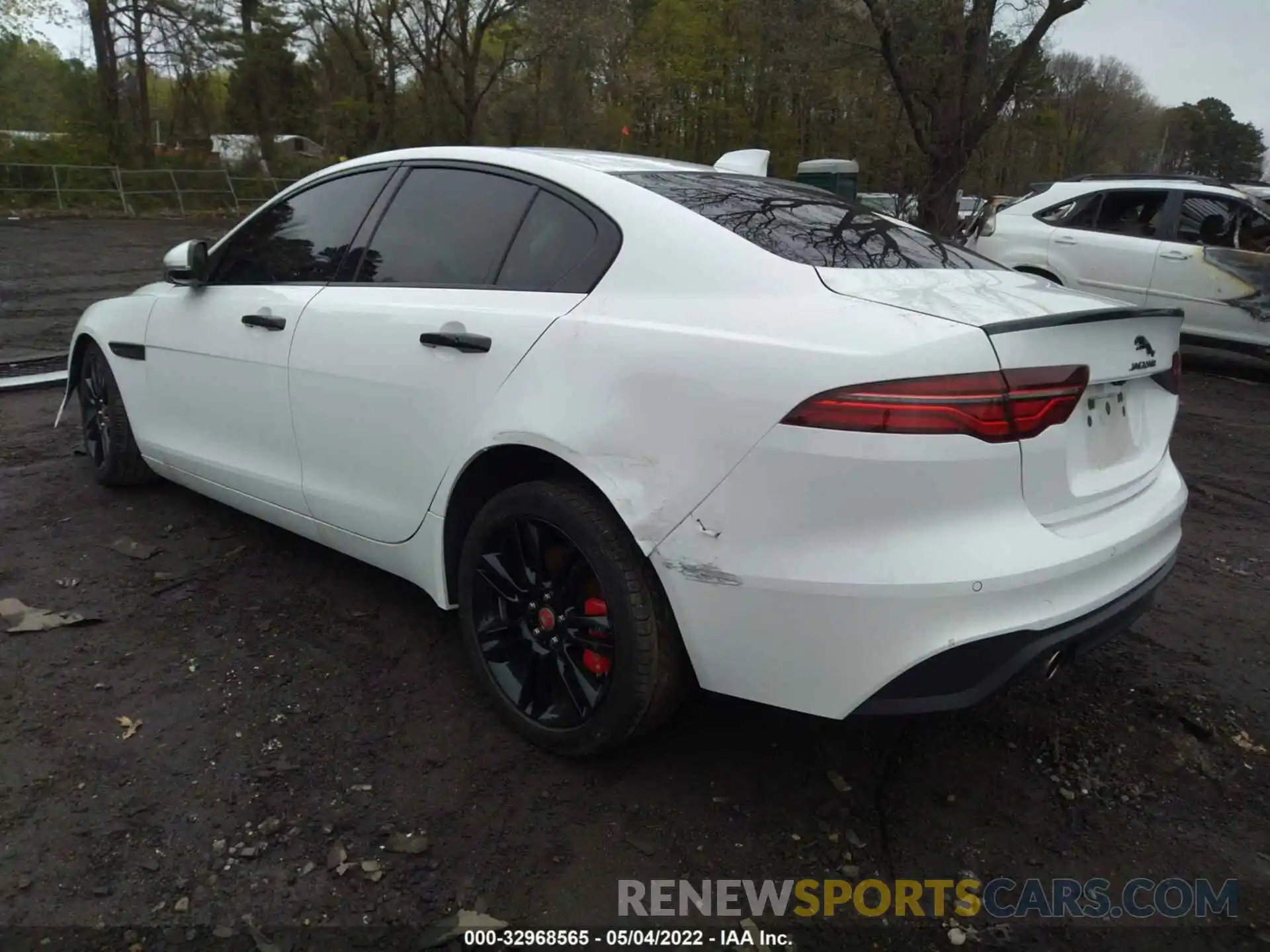 3 Фотография поврежденного автомобиля SAJAJ4FX3LCP60201 JAGUAR XE 2020