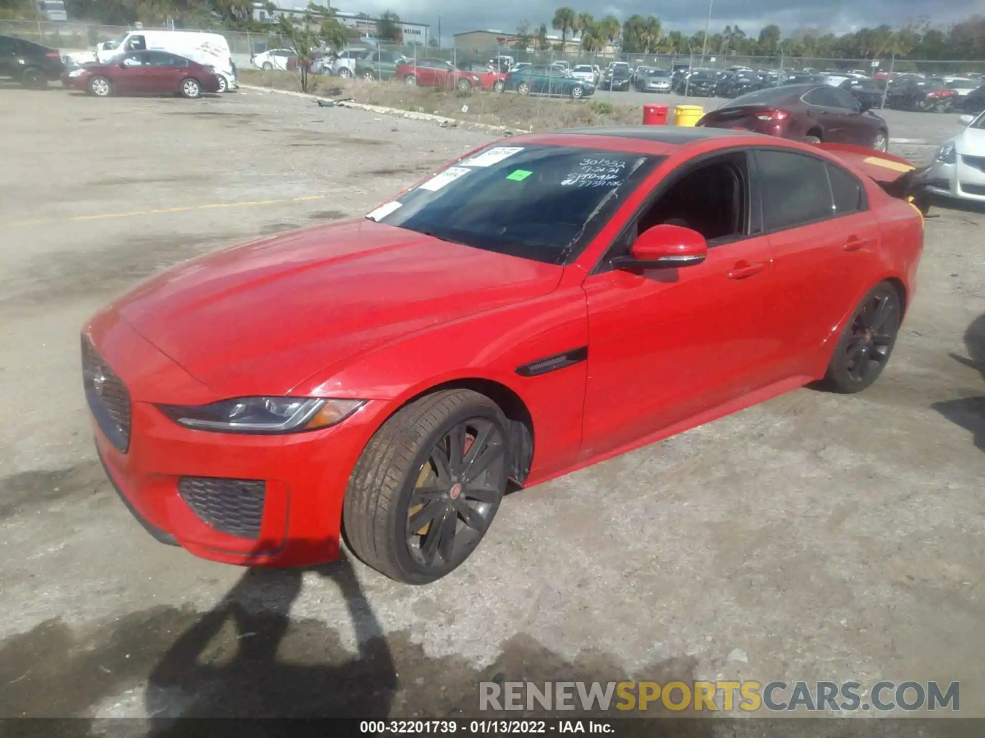 2 Фотография поврежденного автомобиля SAJAT4GX6LCP56359 JAGUAR XE 2020