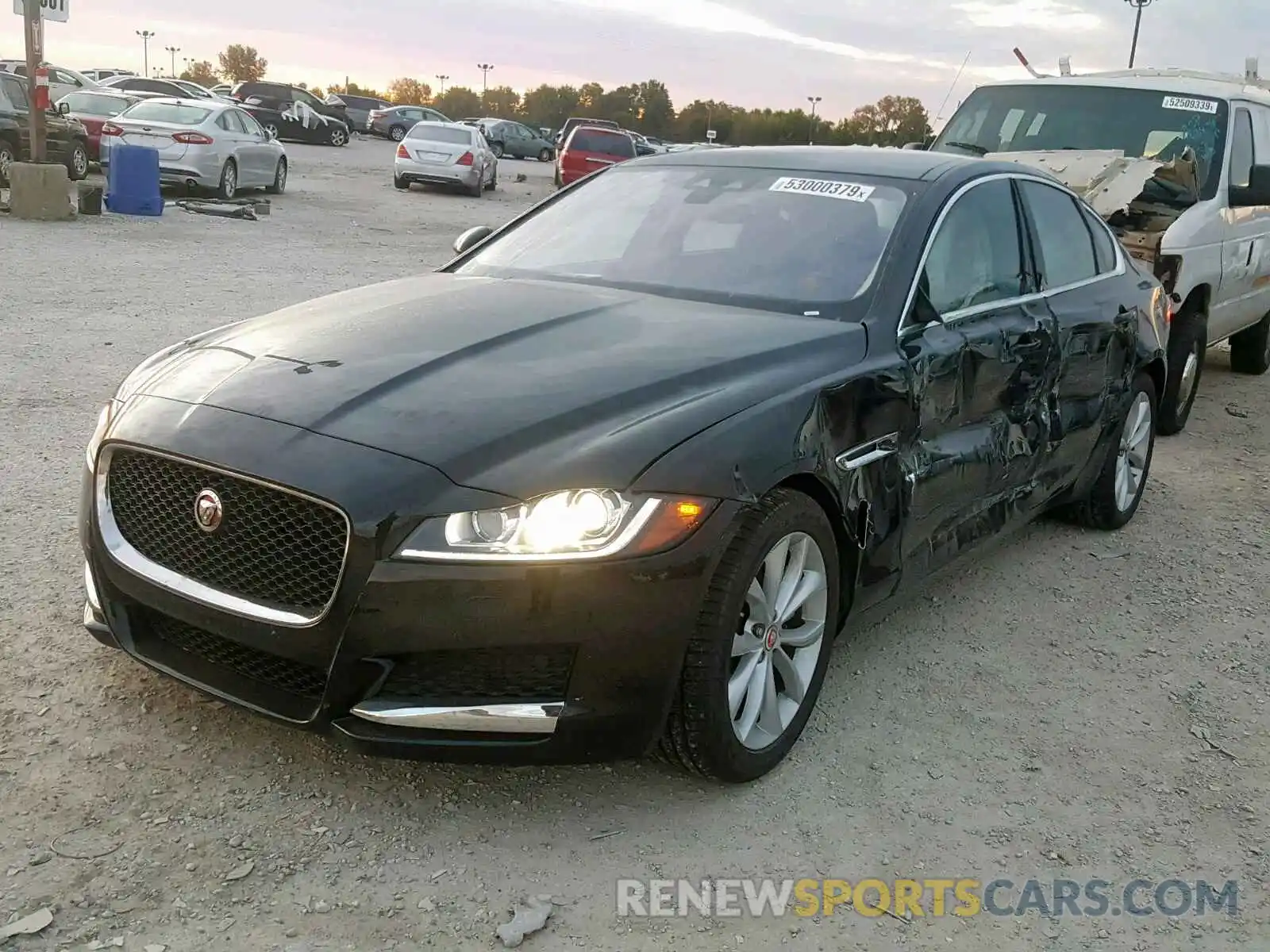 2 Фотография поврежденного автомобиля SAJBD4FX0KCY79009 JAGUAR XF 2019