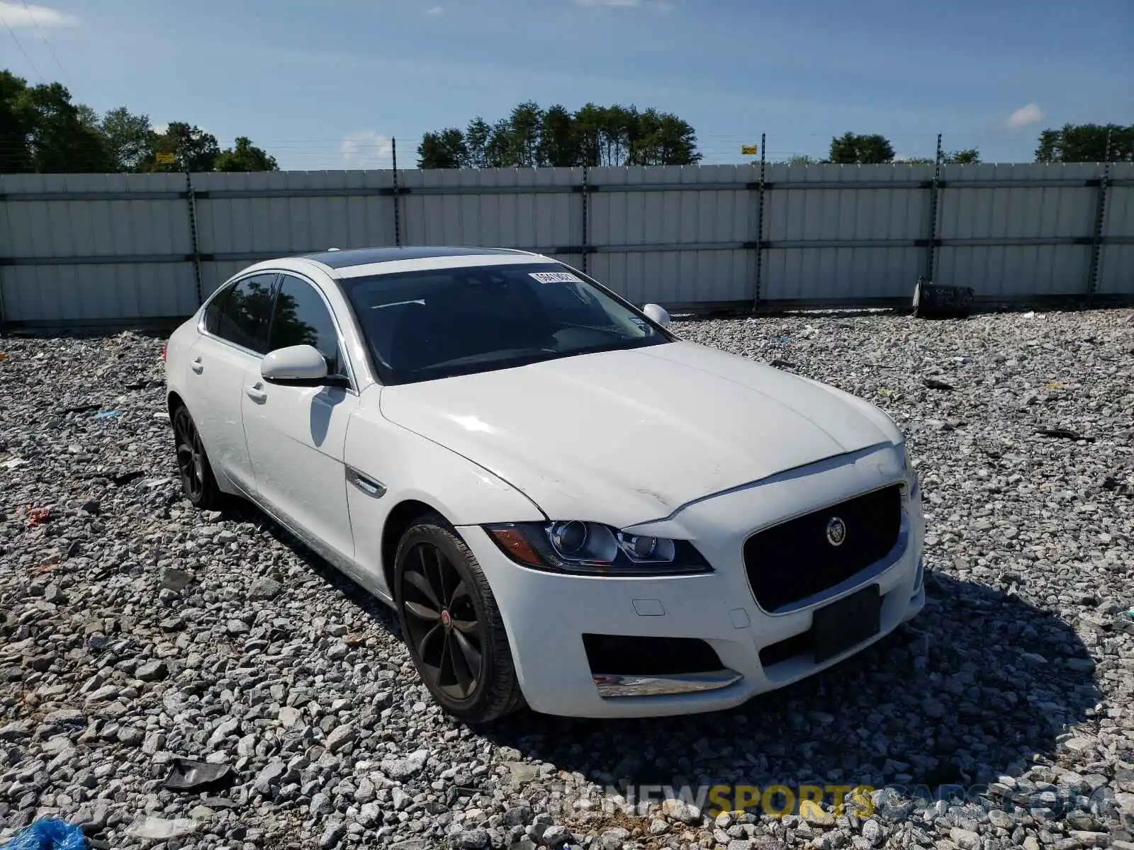 1 Фотография поврежденного автомобиля SAJBD4FX2KCY79383 JAGUAR XF 2019