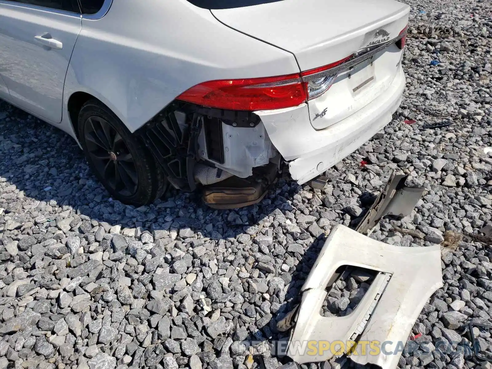 9 Photograph of a damaged car SAJBD4FX2KCY79383 JAGUAR XF 2019