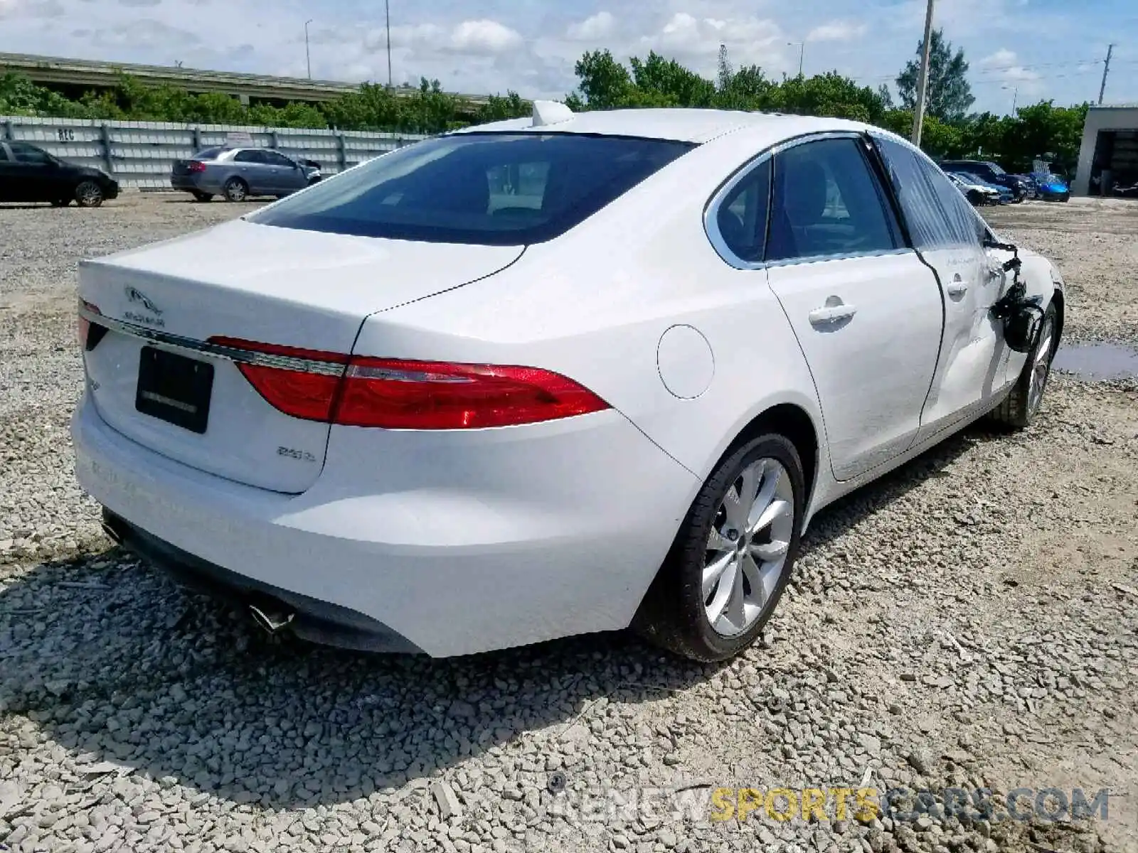 4 Photograph of a damaged car SAJBD4FX8KCY79078 JAGUAR XF 2019