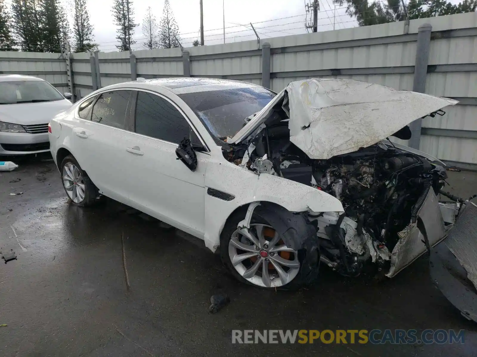 1 Фотография поврежденного автомобиля SAJBD4FXXKCY78739 JAGUAR XF 2019