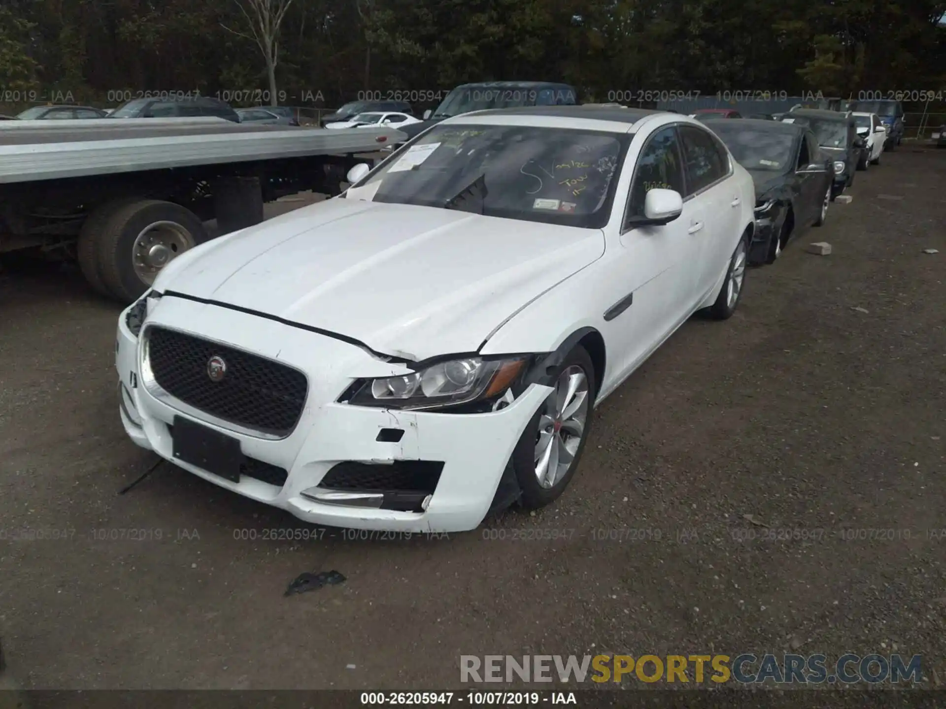 2 Фотография поврежденного автомобиля SAJBJ4FX3KCY79546 JAGUAR XF 2019