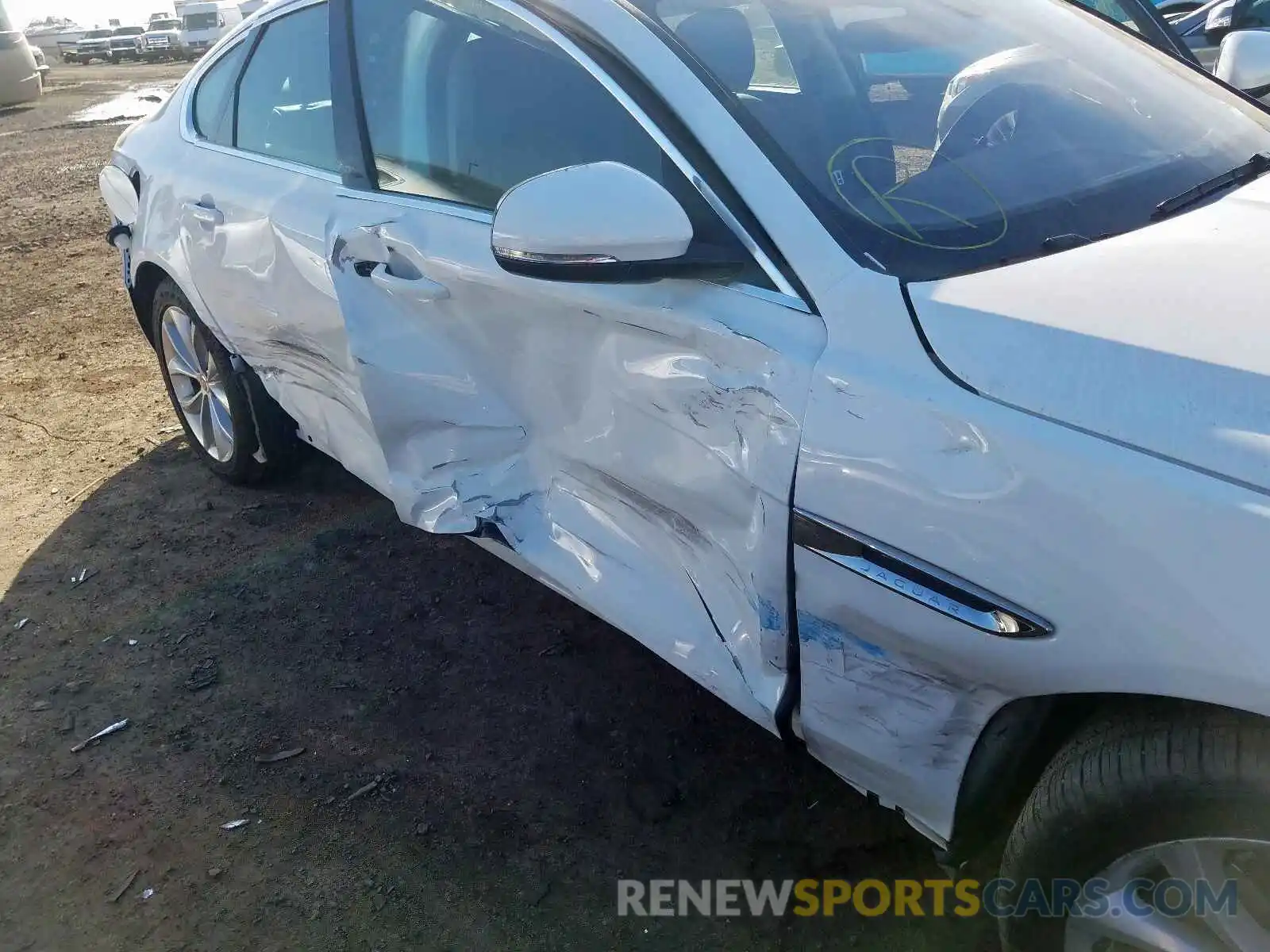 9 Photograph of a damaged car SAJBJ4FX5KCY79001 JAGUAR XF 2019