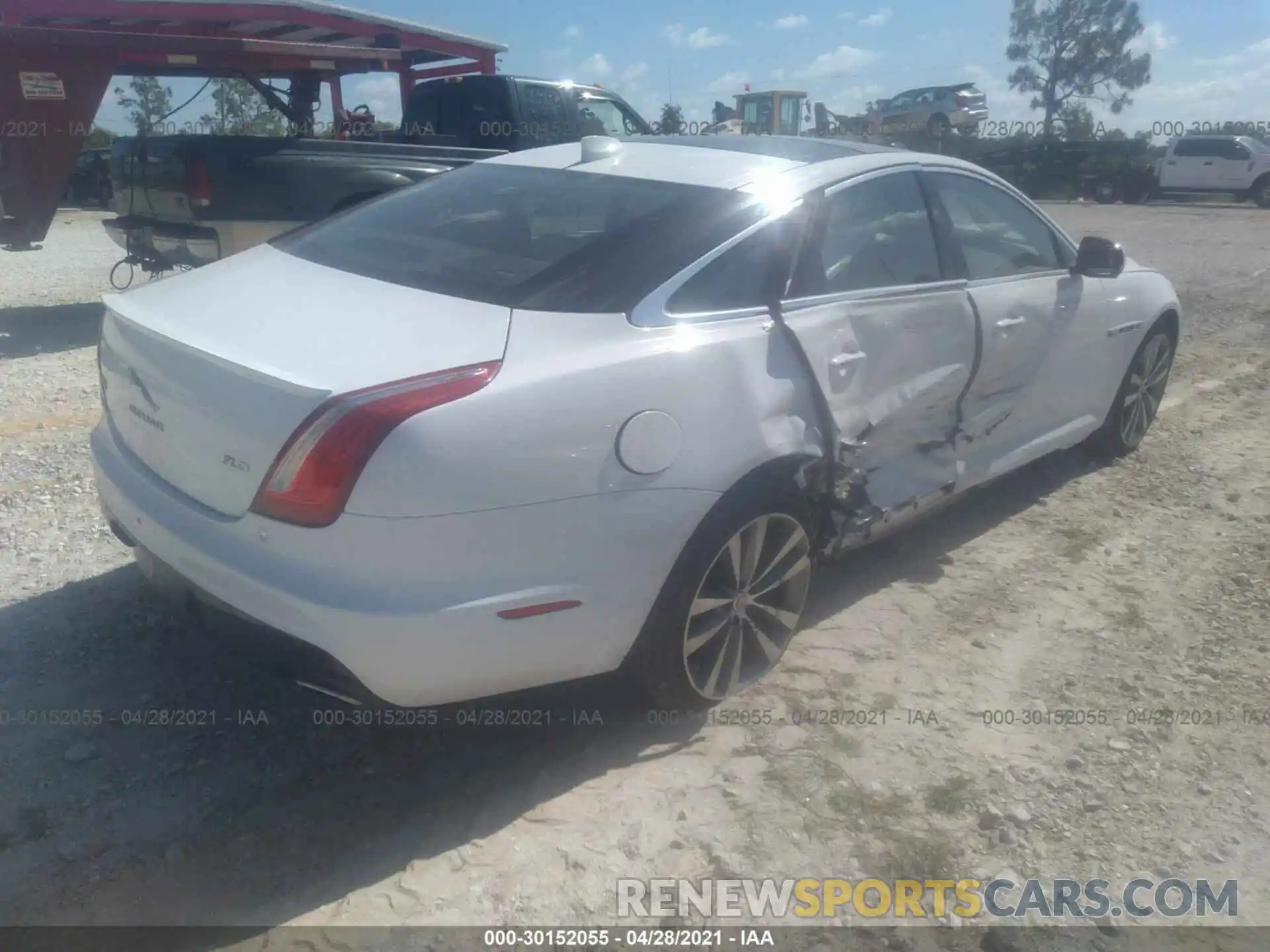 4 Photograph of a damaged car SAJWA1C75K8W19382 JAGUAR XJ 2019