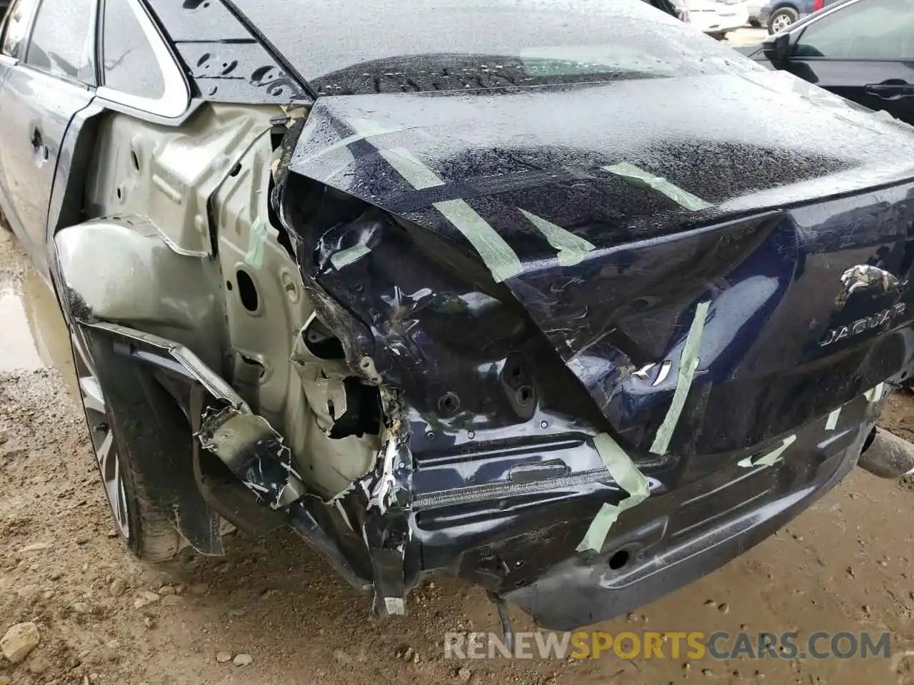 9 Photograph of a damaged car SAJWA2G74K8W20636 JAGUAR XJ 2019