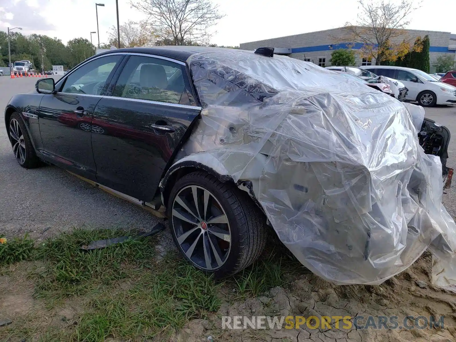 3 Photograph of a damaged car SAJWA2GE2KMW19328 JAGUAR XJ 2019