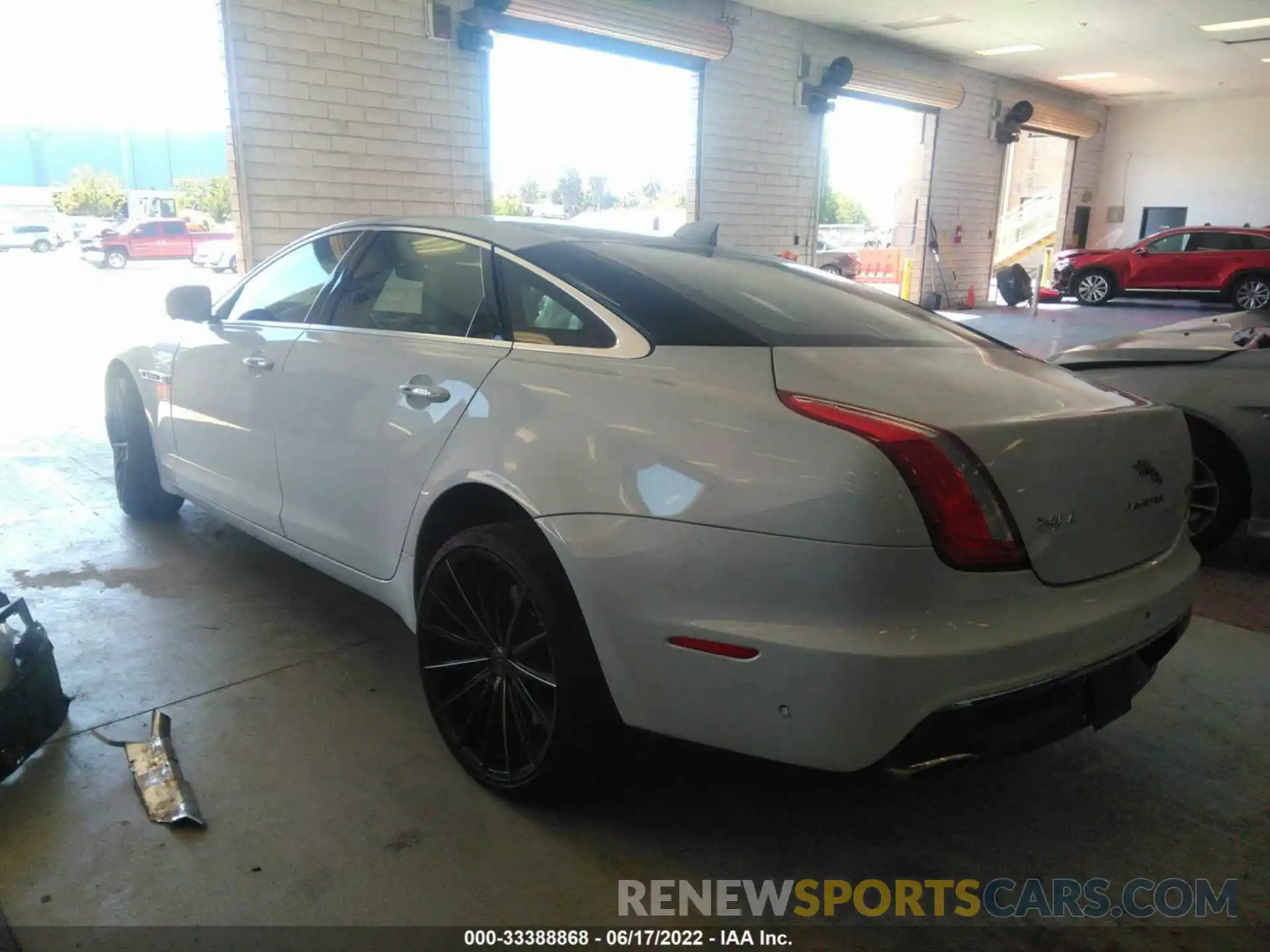 3 Photograph of a damaged car SAJWA2GE9KMW22212 JAGUAR XJ 2019