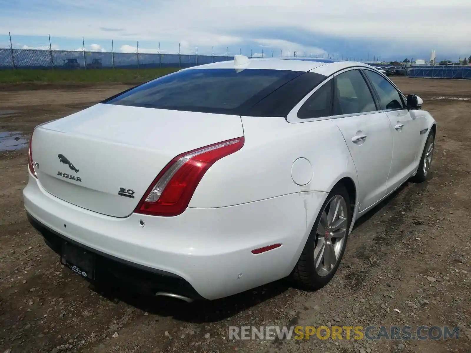 4 Фотография поврежденного автомобиля SAJXJ1GDXK8W20144 JAGUAR XJ 2019