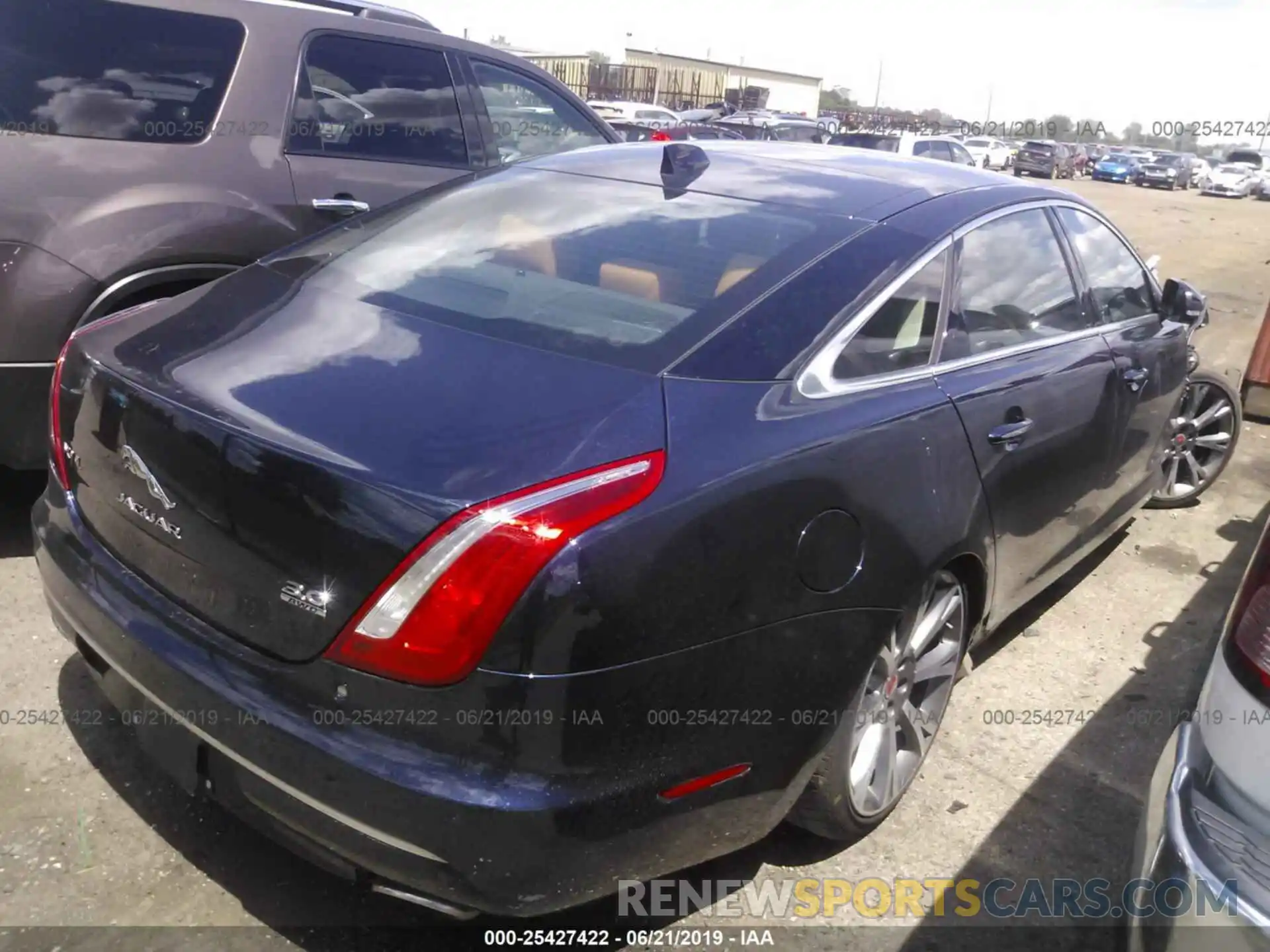 4 Фотография поврежденного автомобиля SAJWJ2GDXK8W18766 JAGUAR XJL 2019