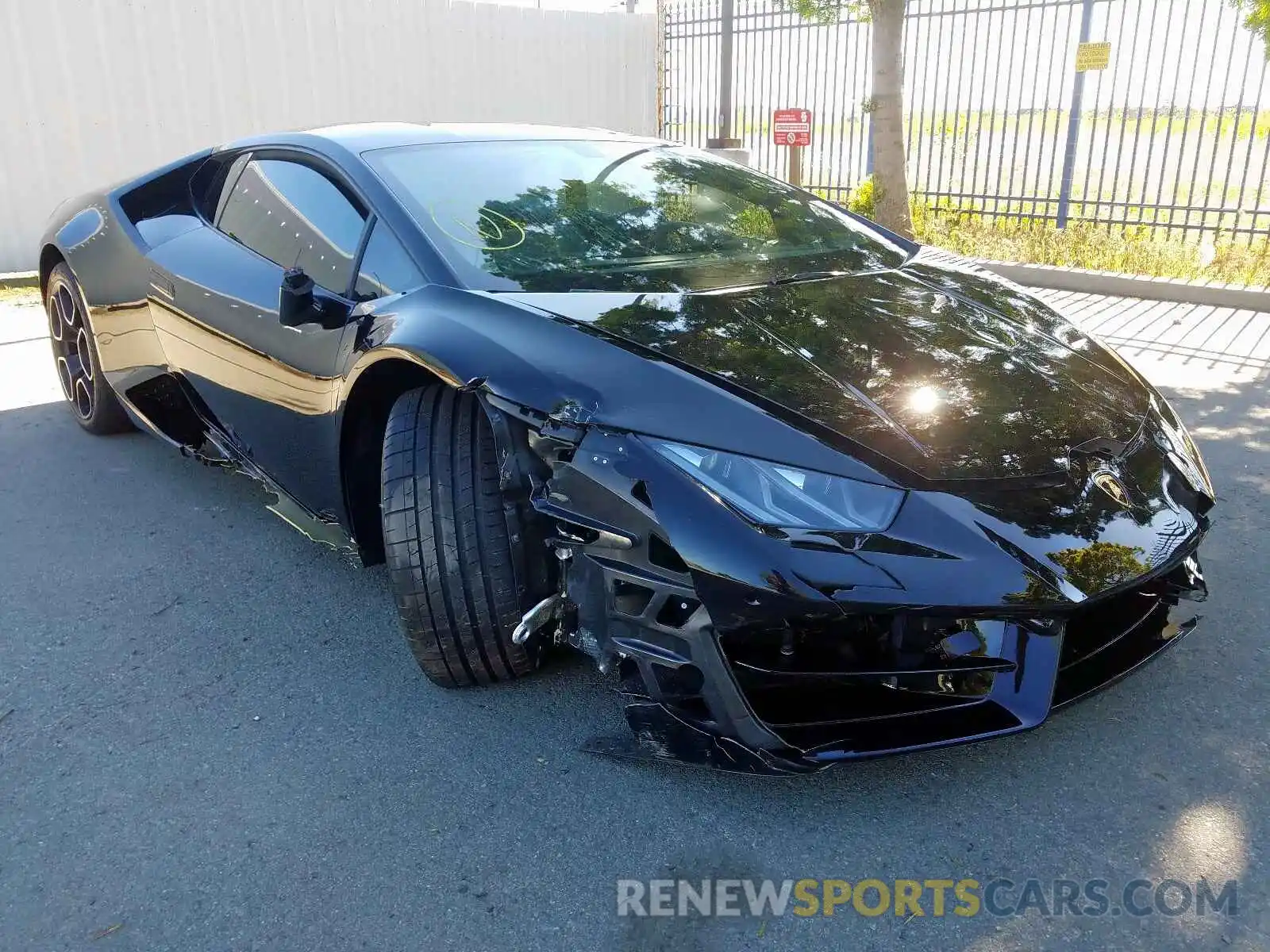 1 Photograph of a damaged car ZHWUC2ZFXKLA12440 LAMBORGHINI ALL MODELS 2019